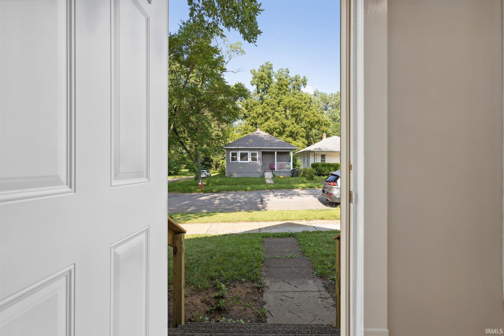 1122 Emerson