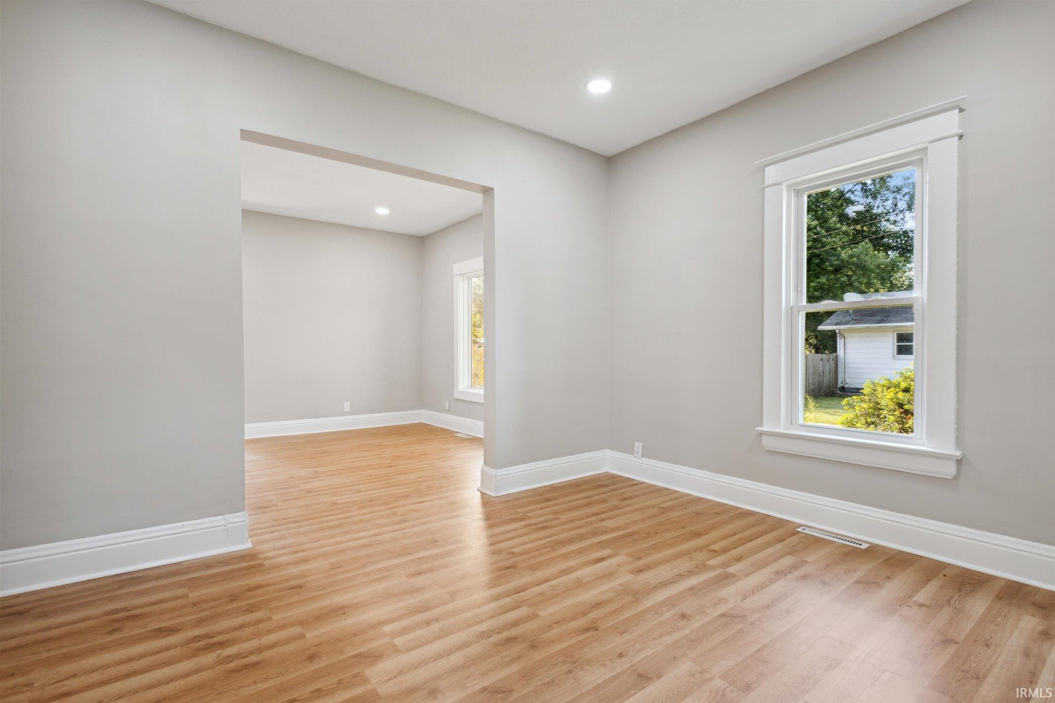 1122 Emerson