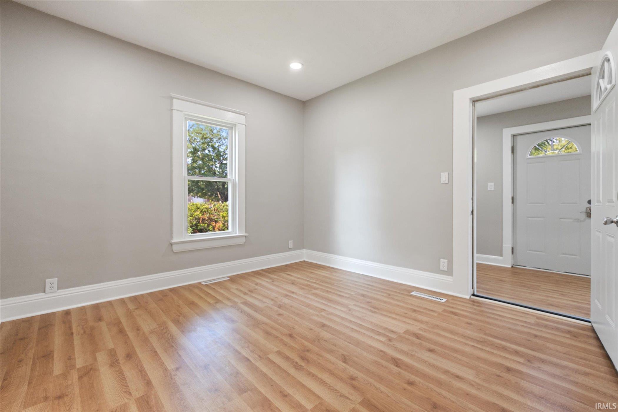 1122 Emerson