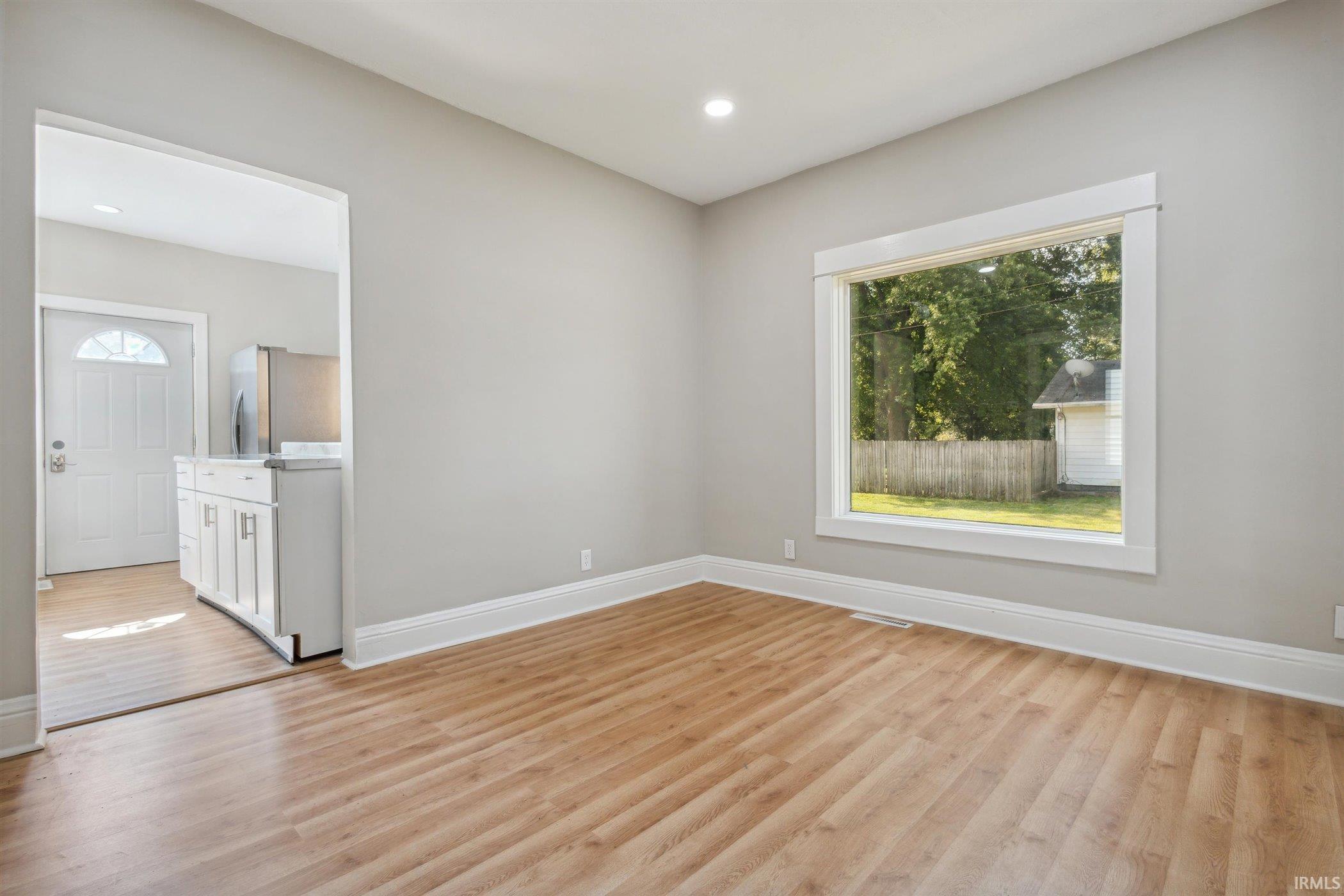 1122 Emerson