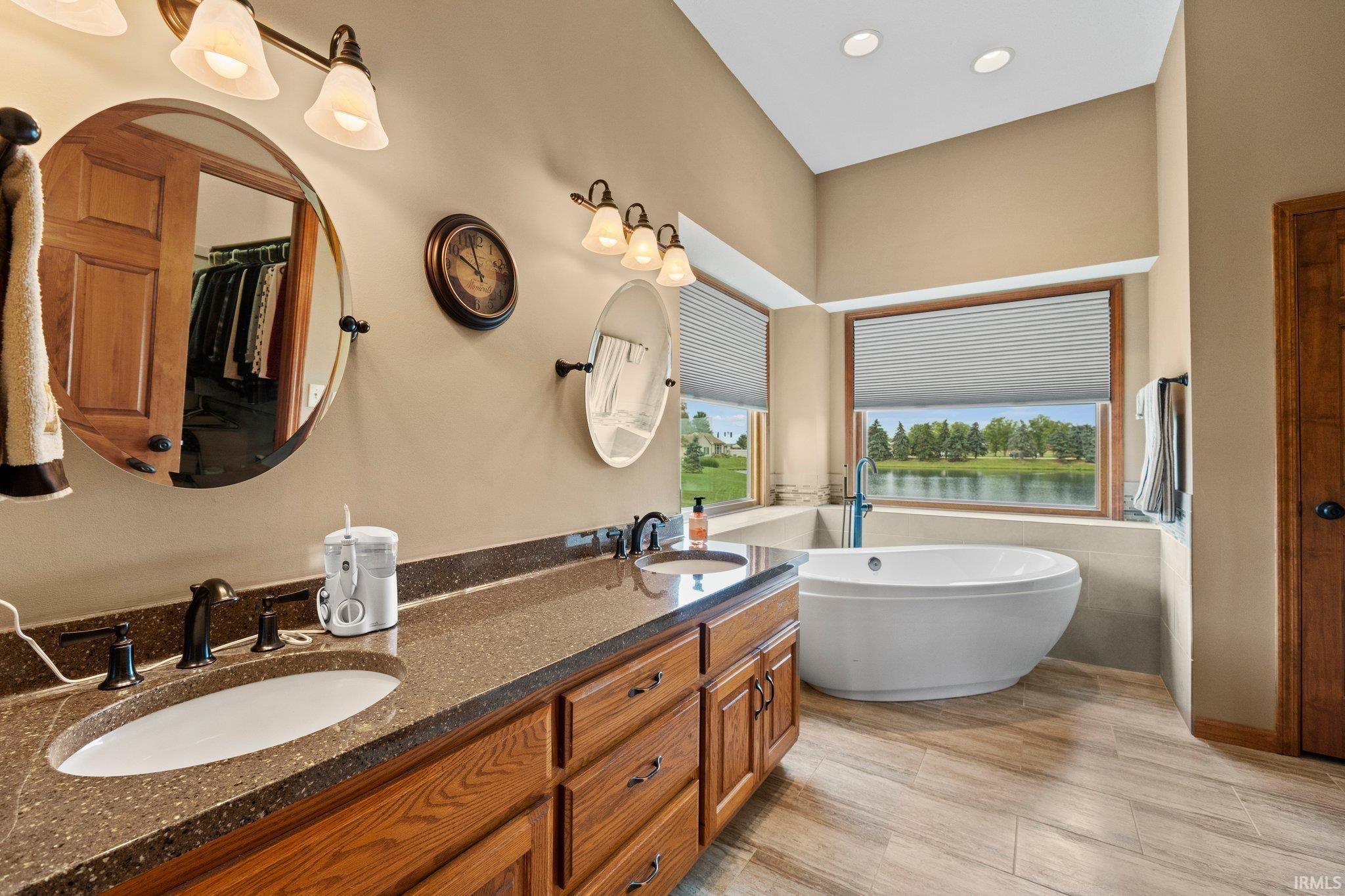 13221 Lake Hill