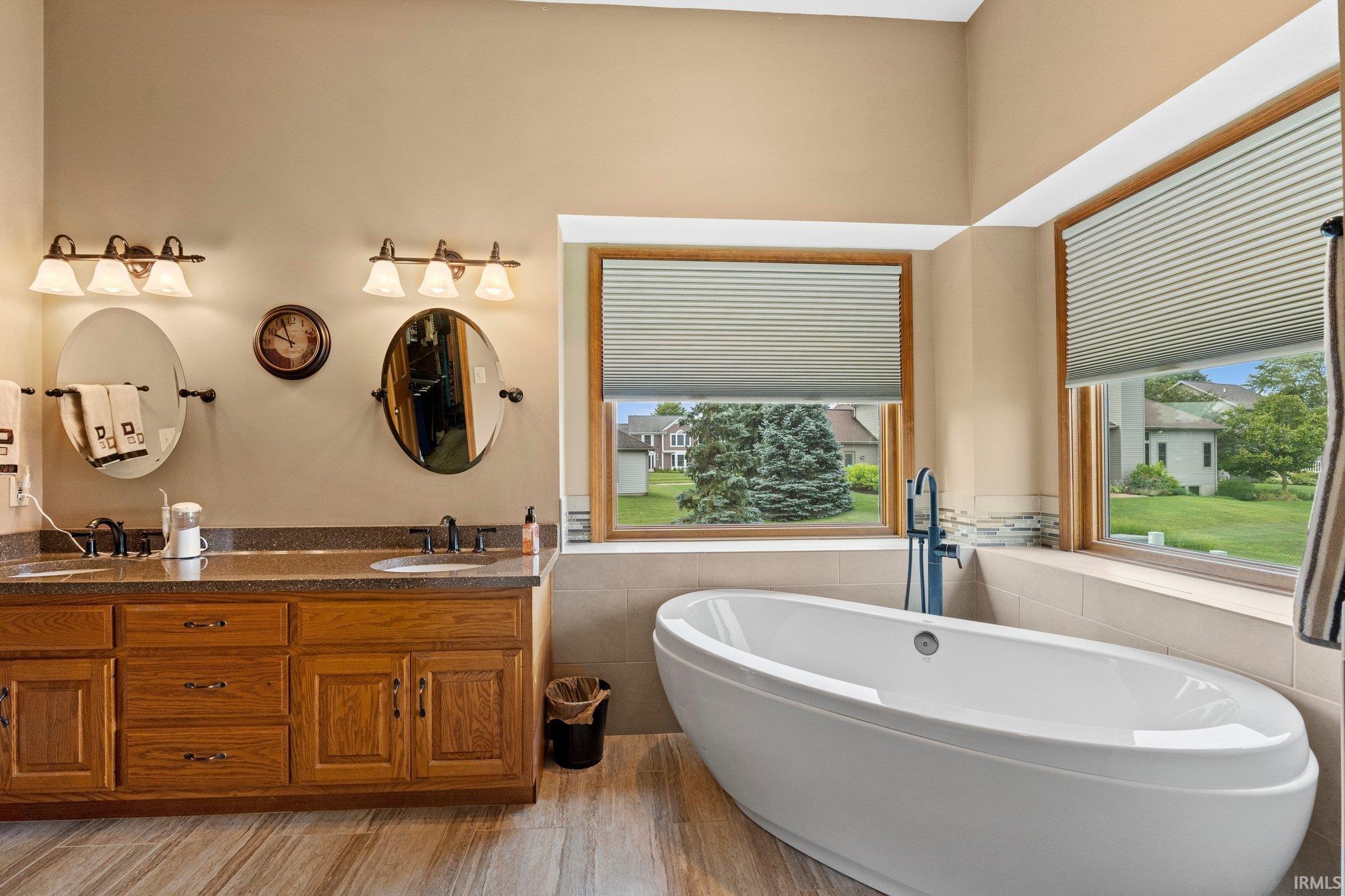 13221 Lake Hill