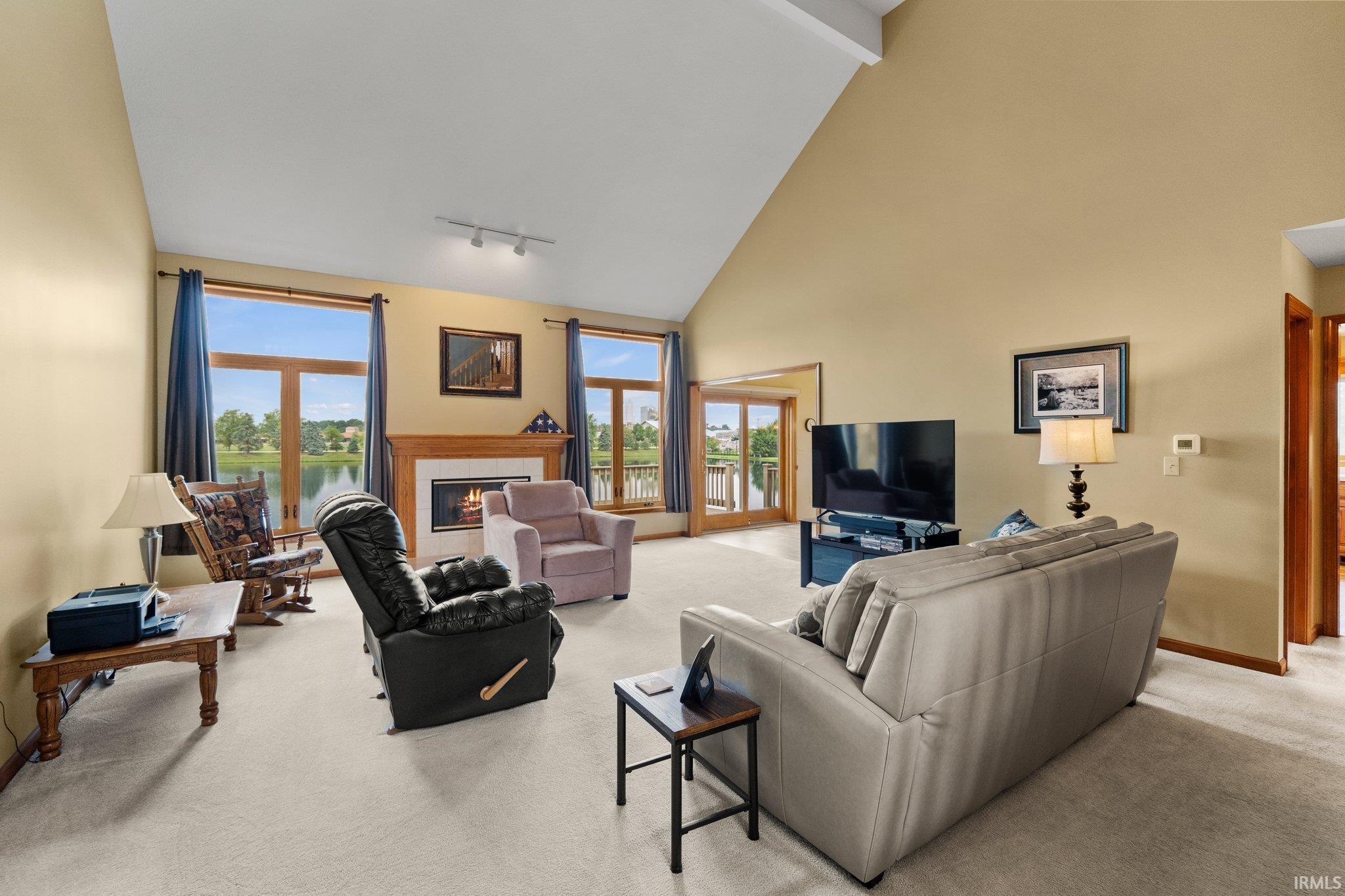 13221 Lake Hill