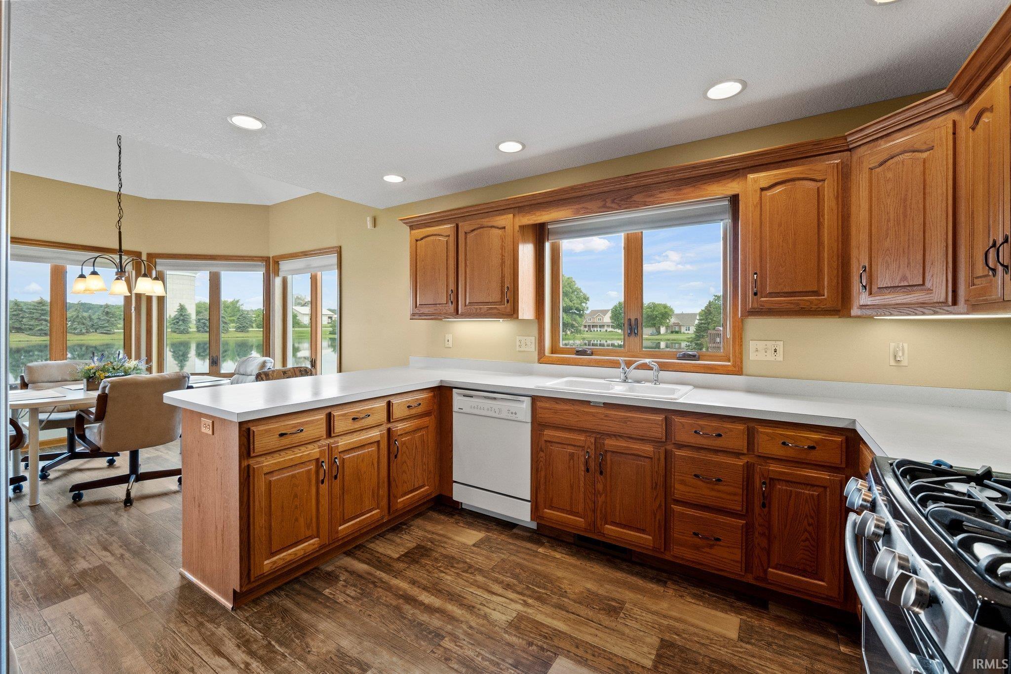 13221 Lake Hill