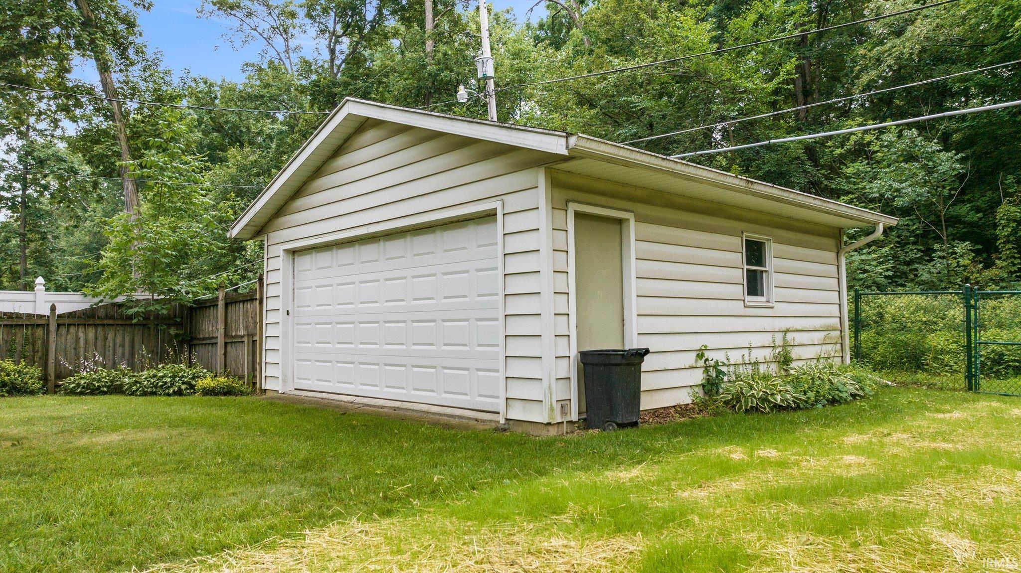 5209 Forest Grove