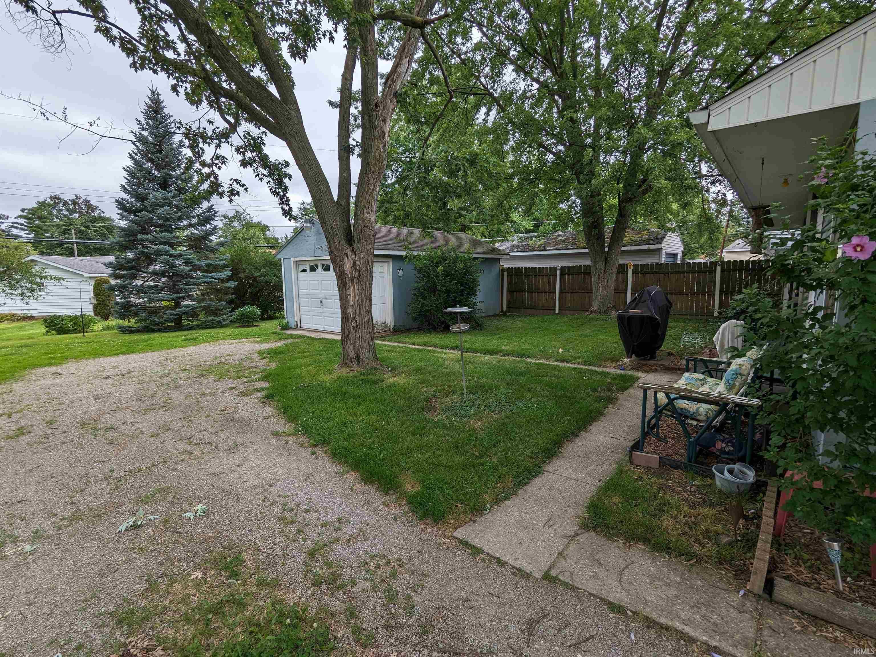 2811 Crescent