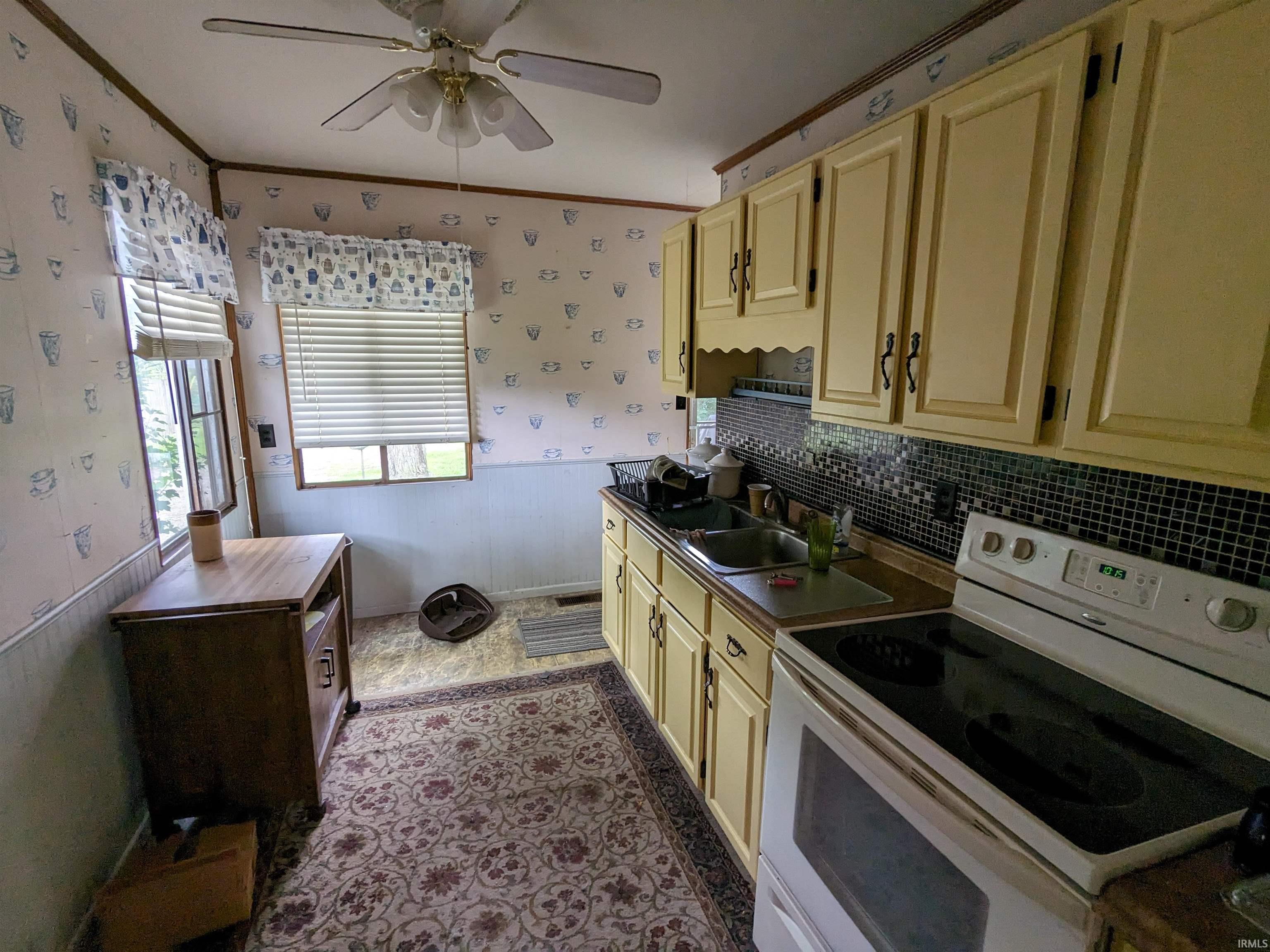 2811 Crescent