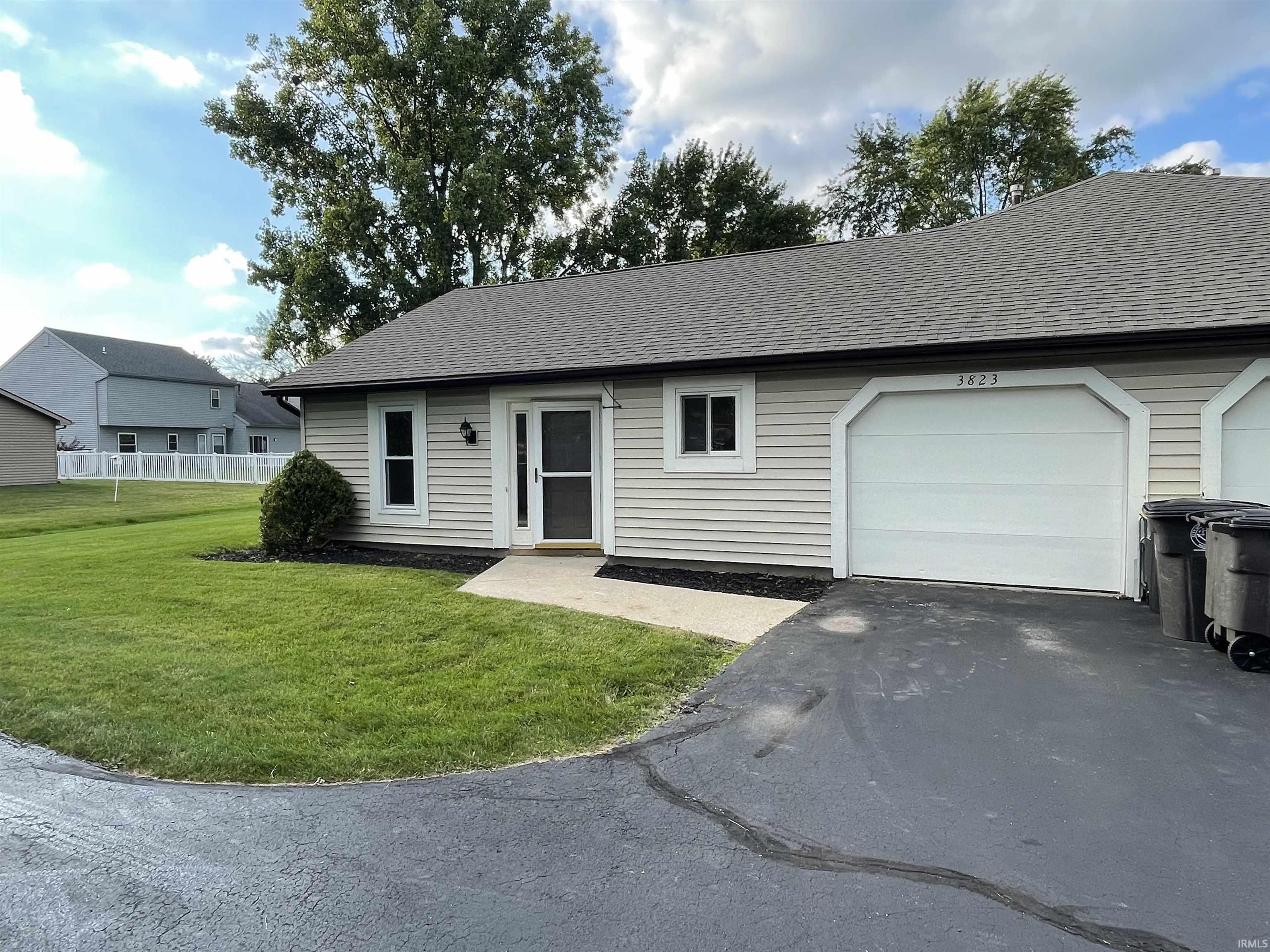 3823 Yardley