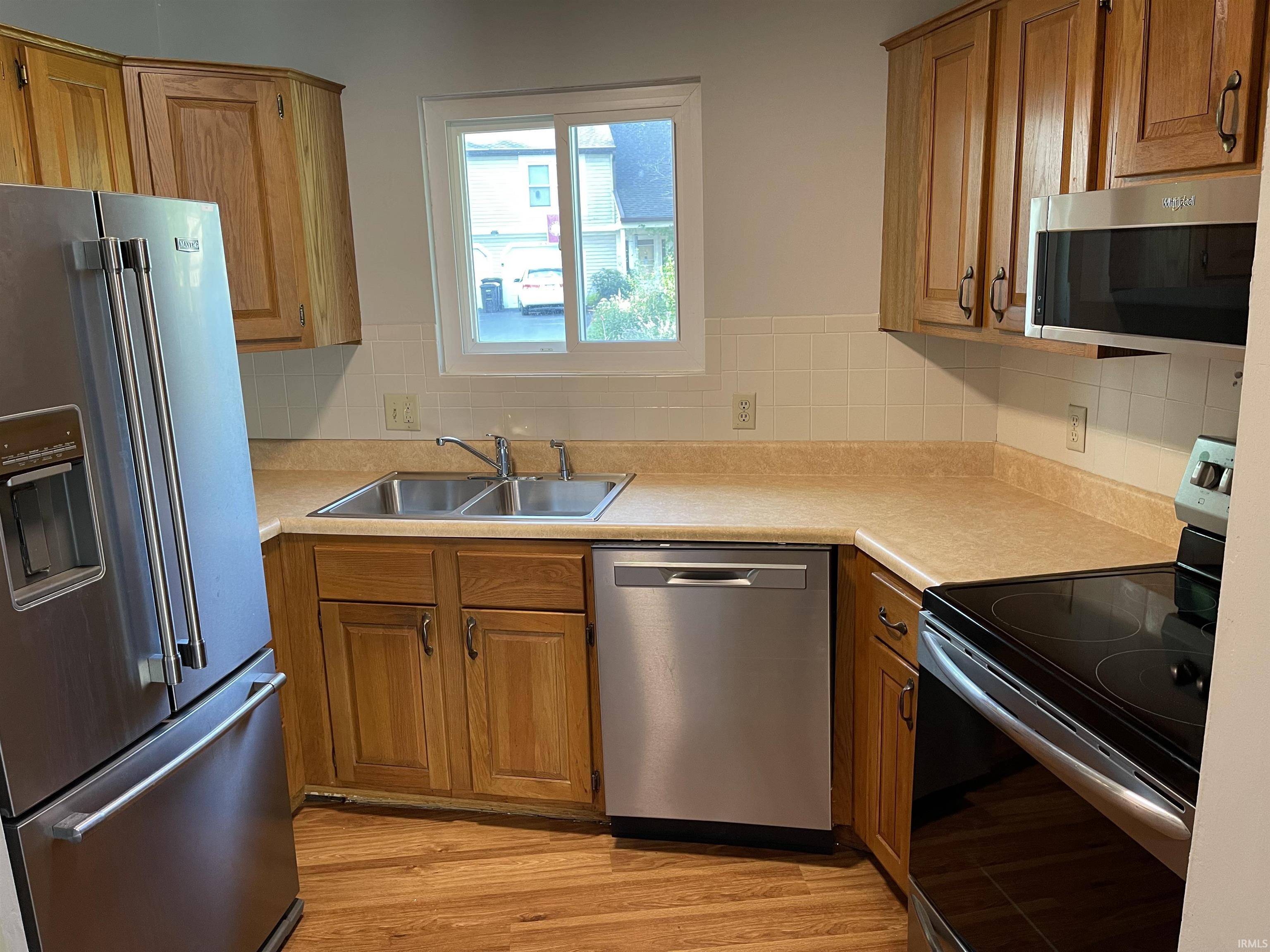 3823 Yardley