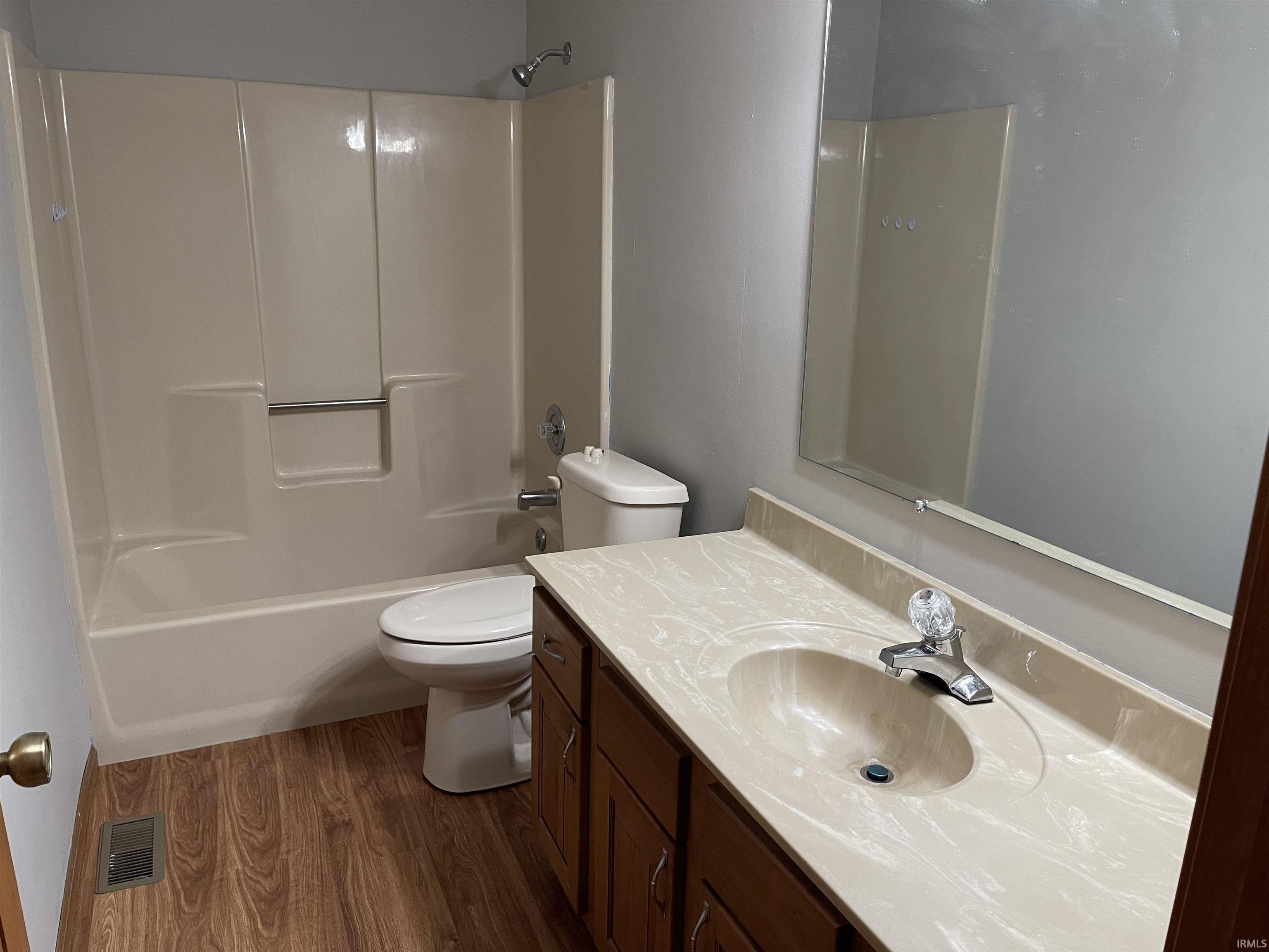 3823 Yardley