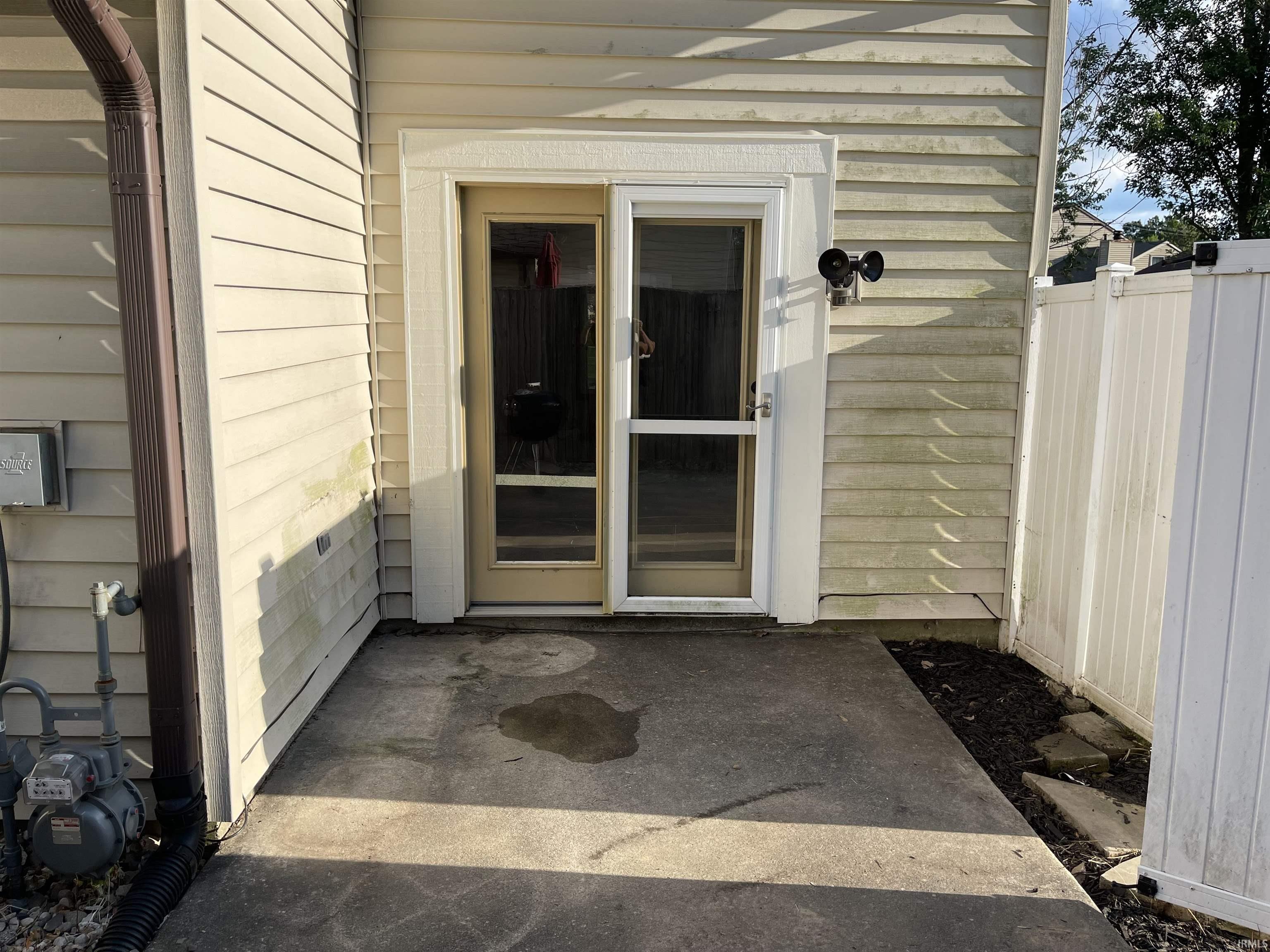 3823 Yardley