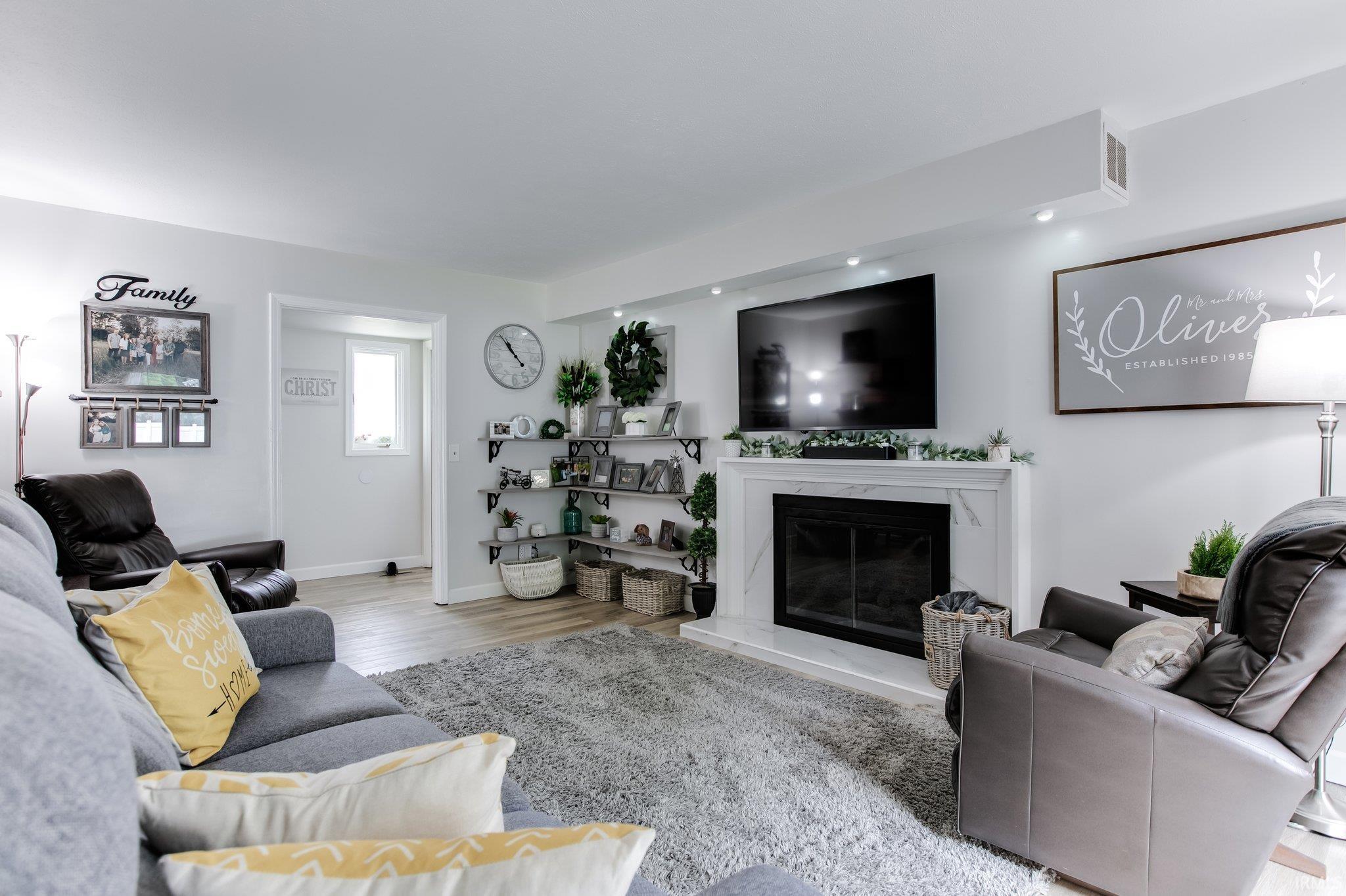 1637 Brookwood