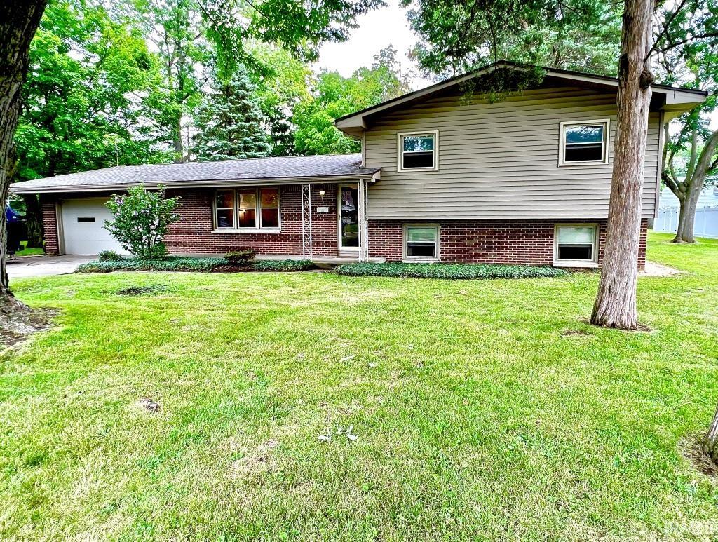 6403 Old Trail