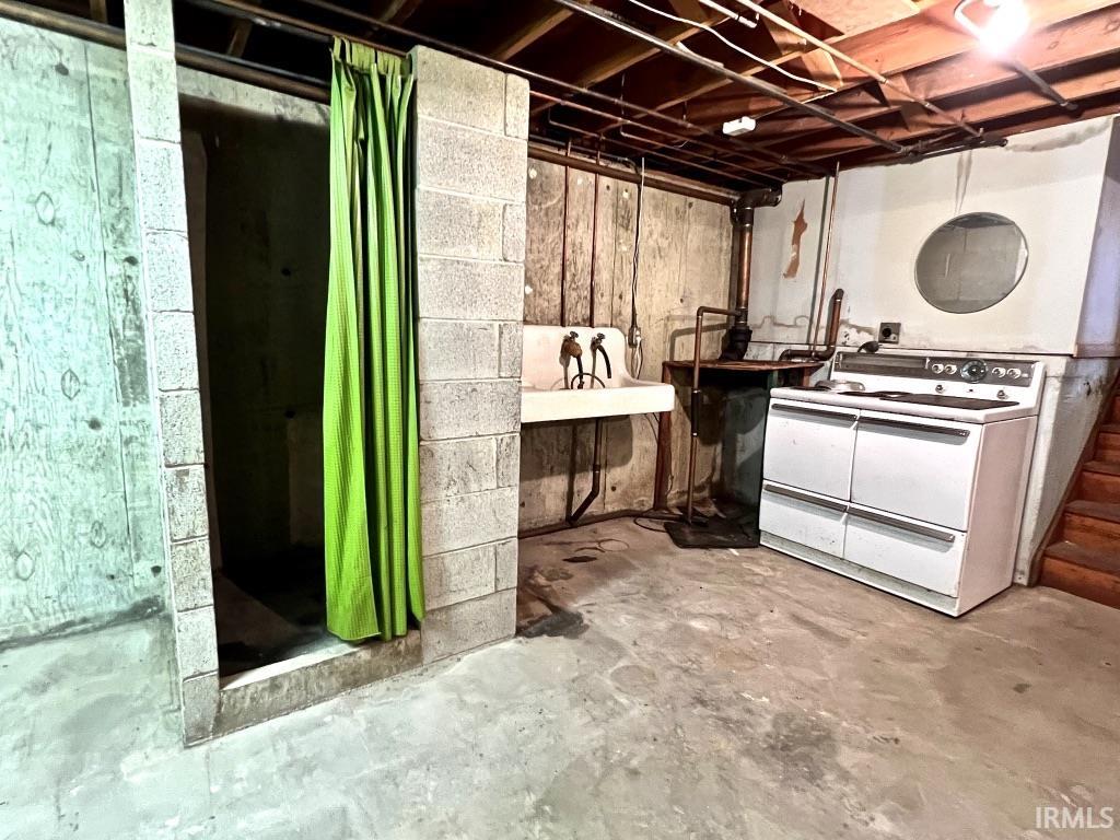 6403 Old Trail