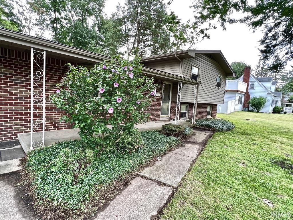 6403 Old Trail