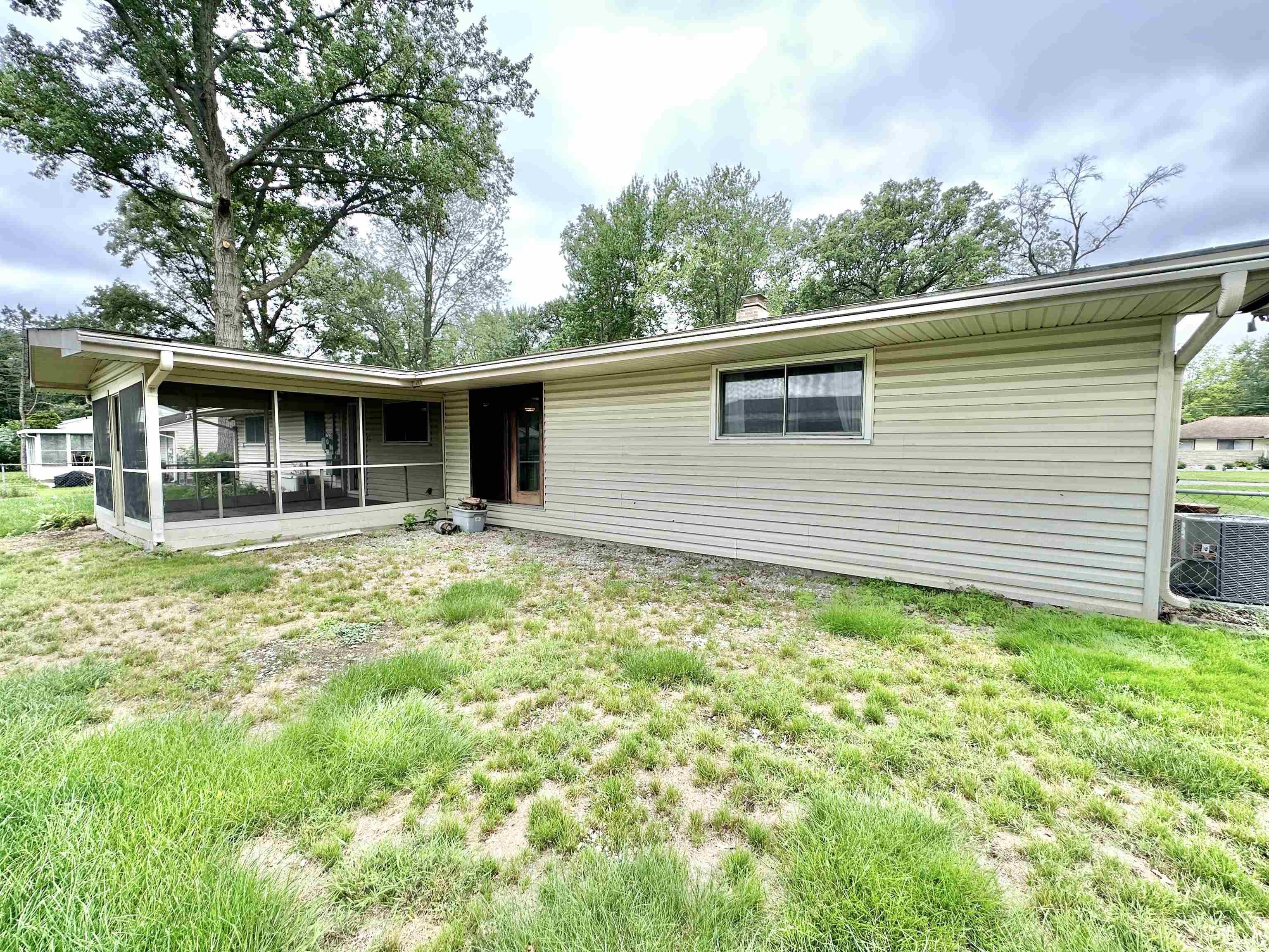 4856 Dwight