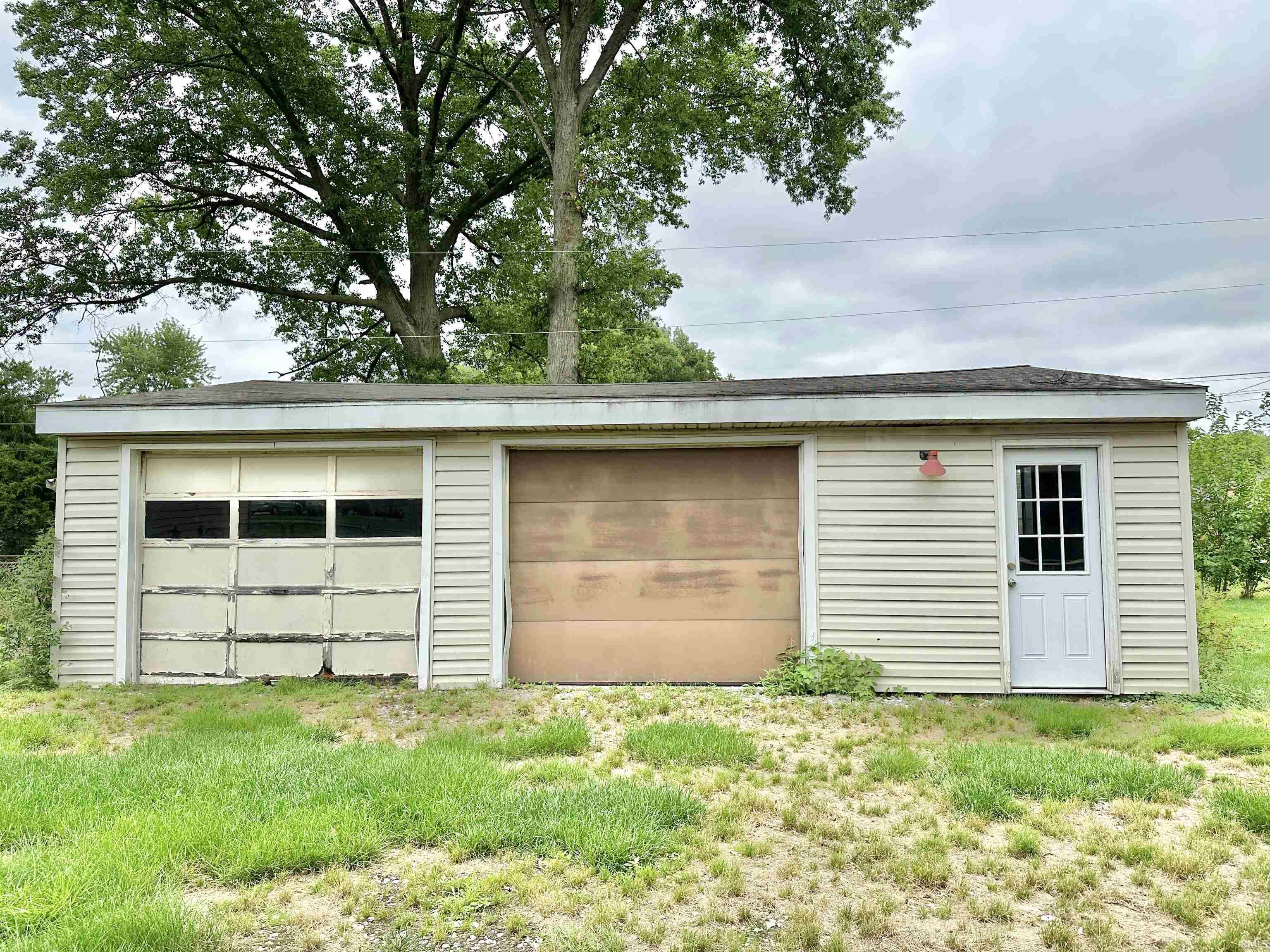 4856 Dwight