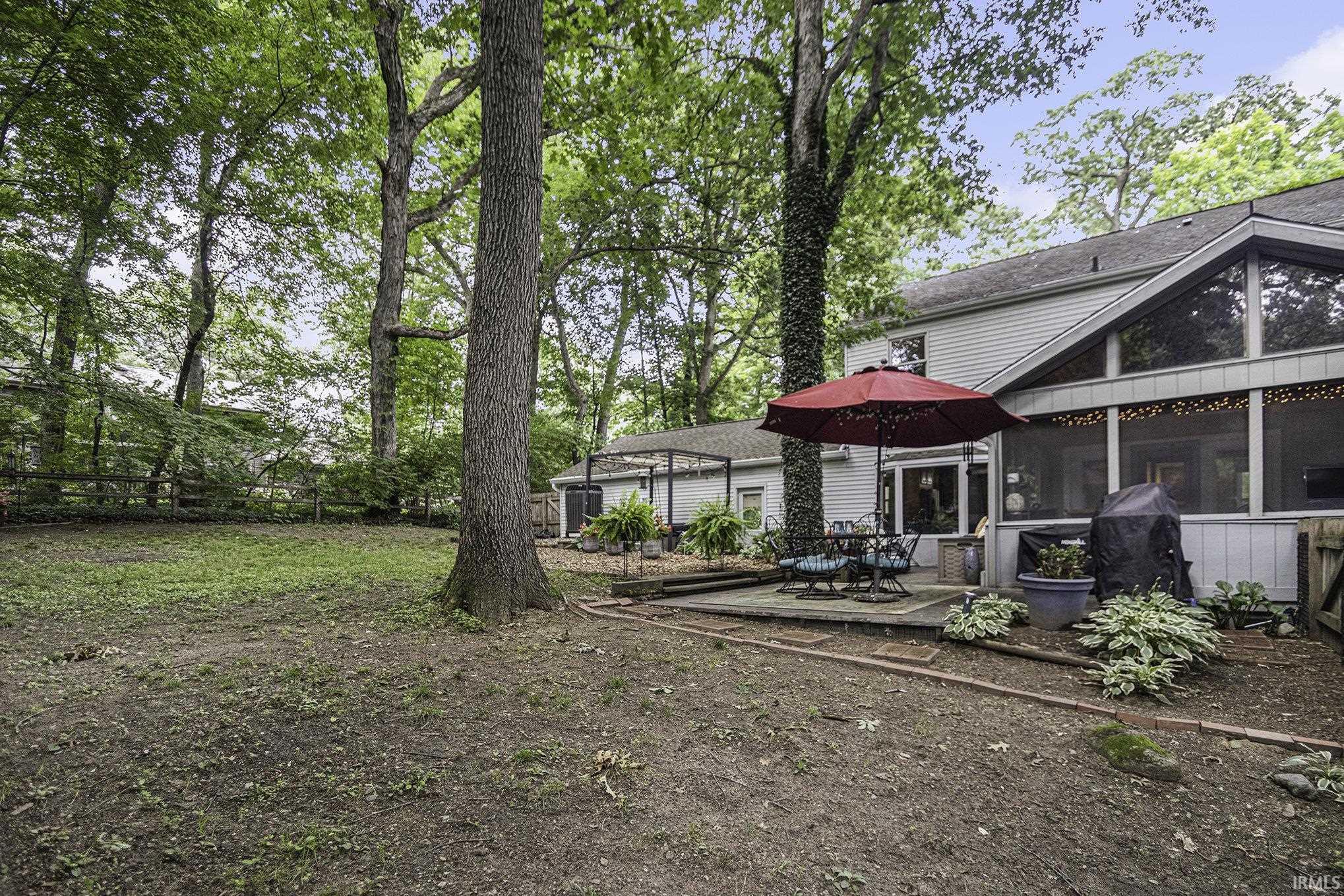 52167 Farmington Square