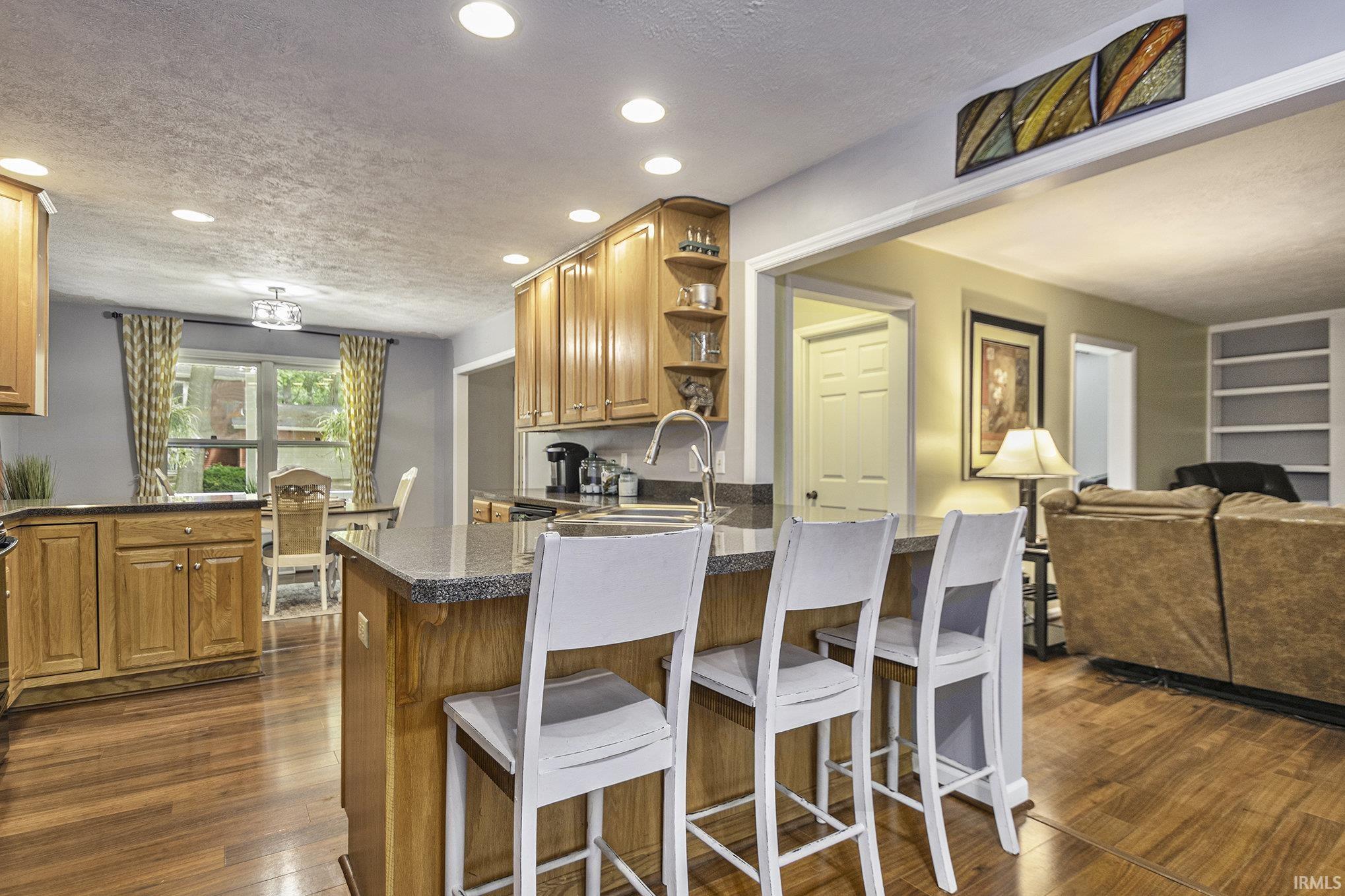 52167 Farmington Square