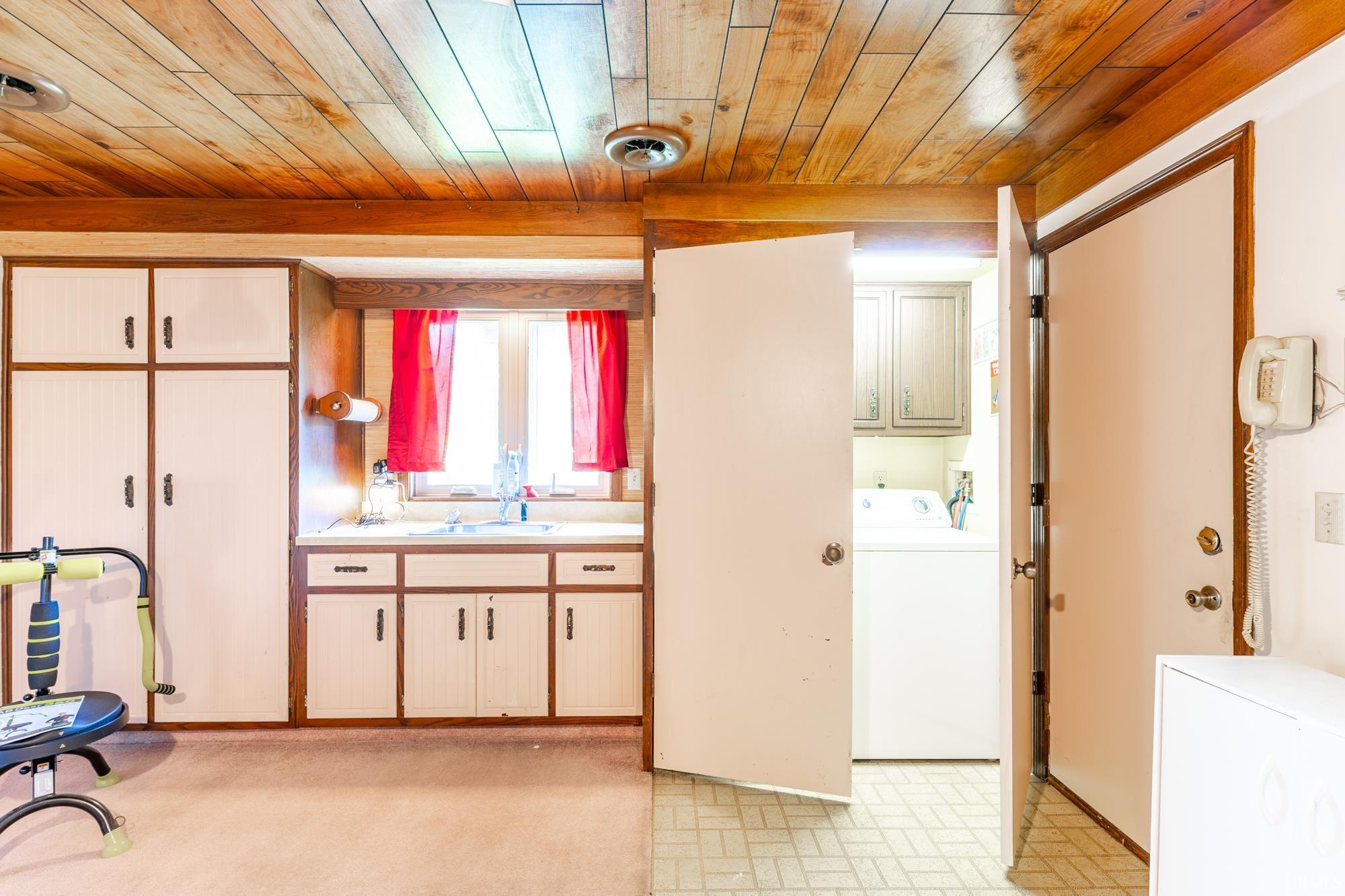11826 Westwind