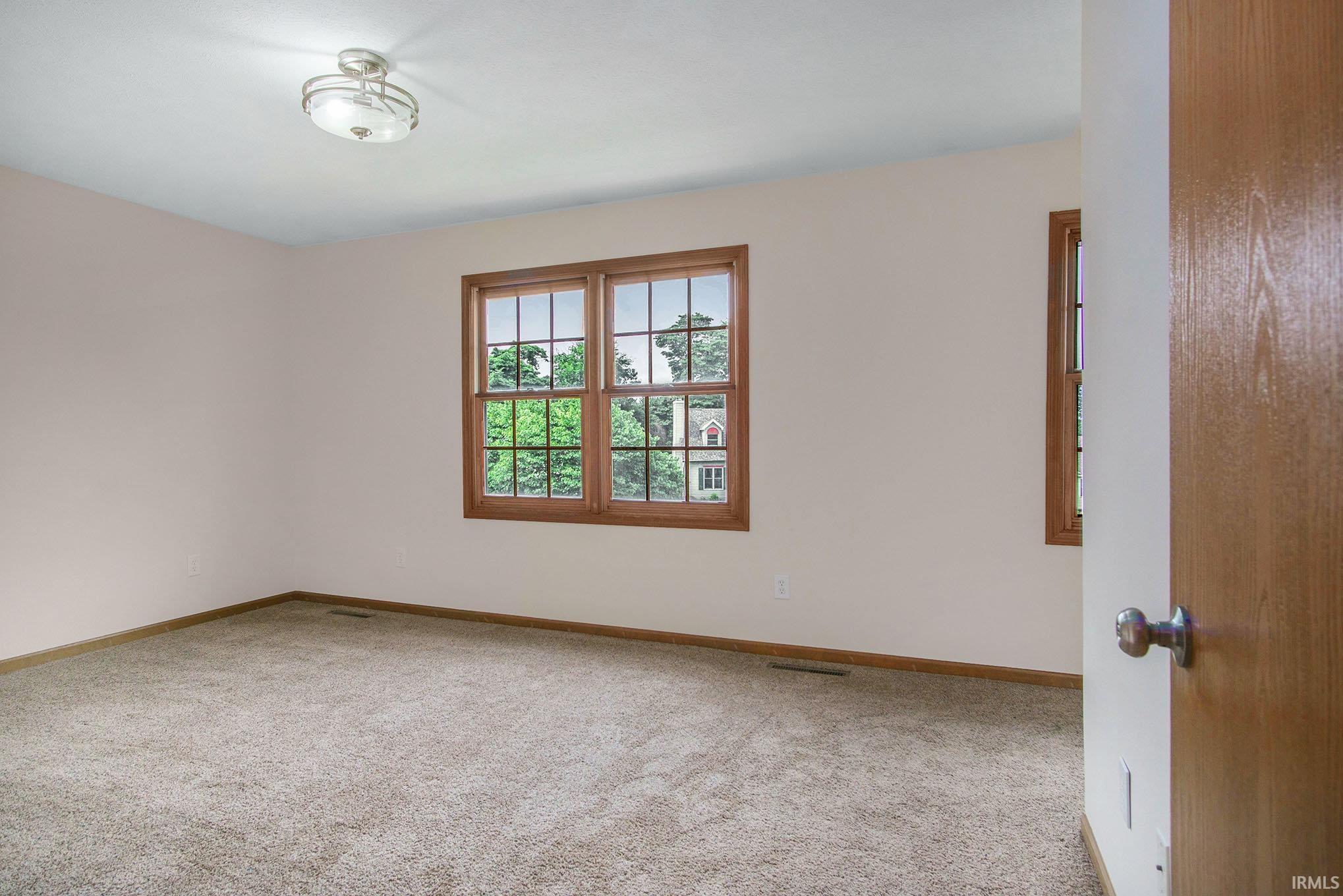 18082 Courtland