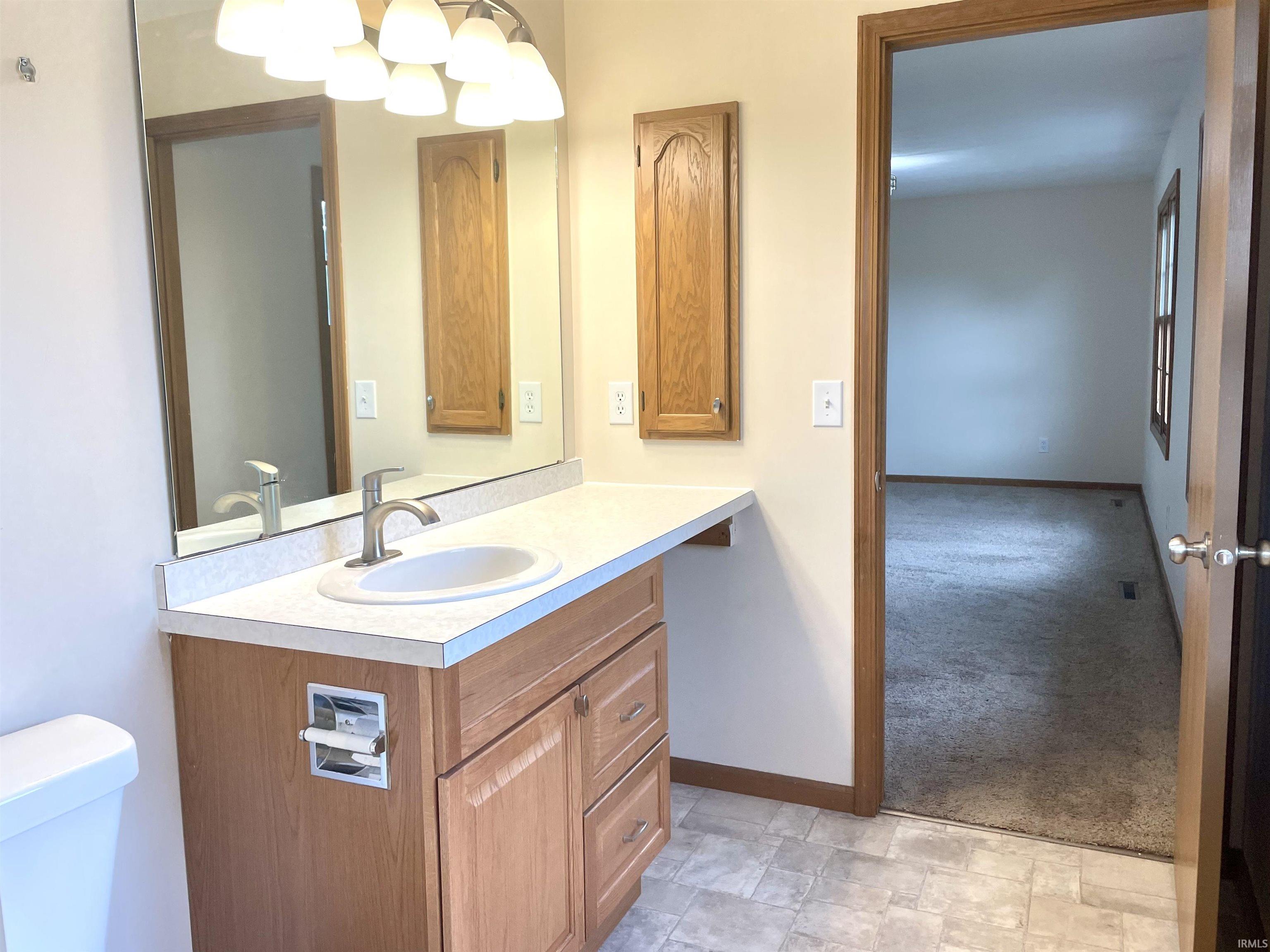 18082 Courtland