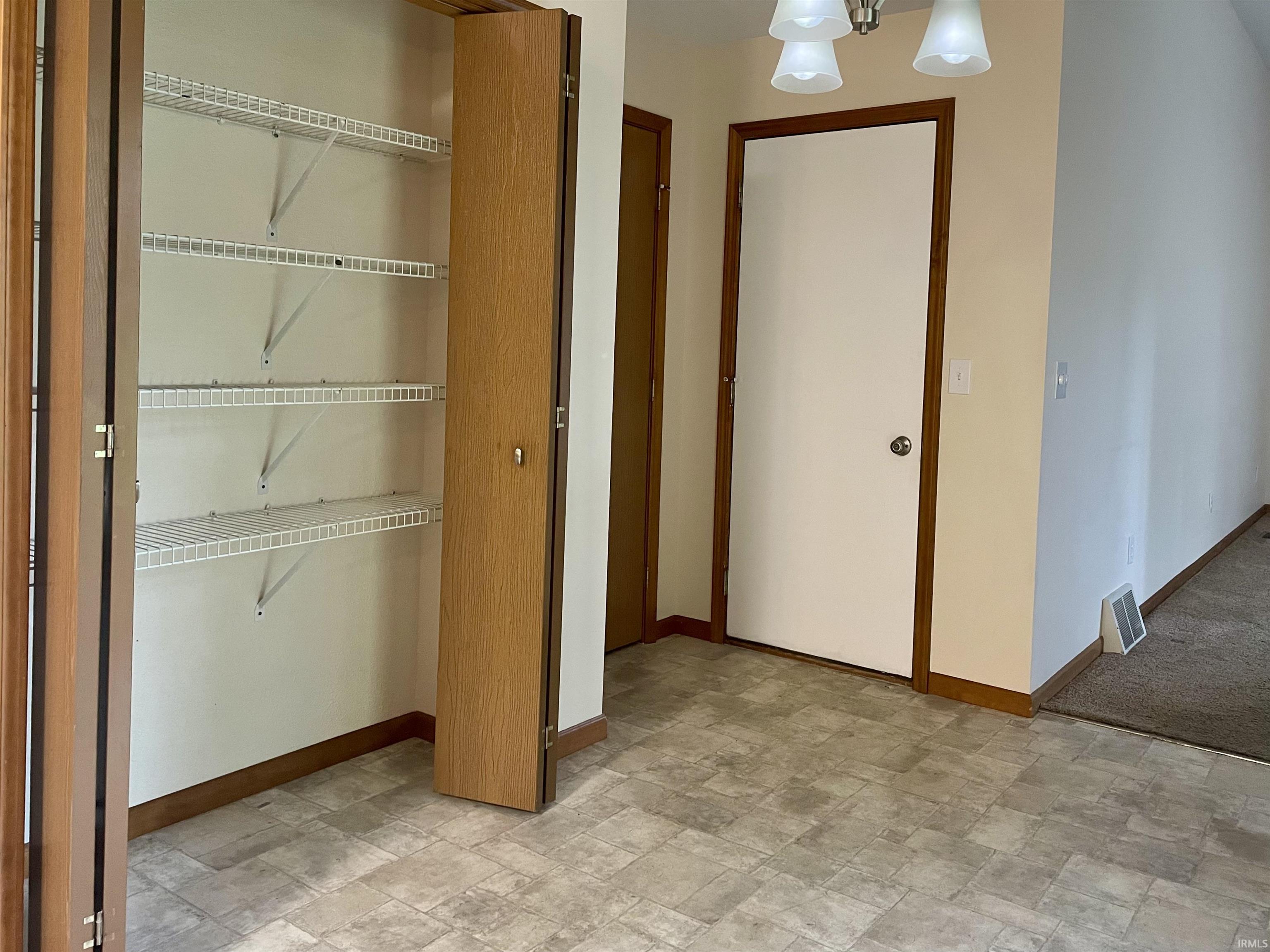 18082 Courtland