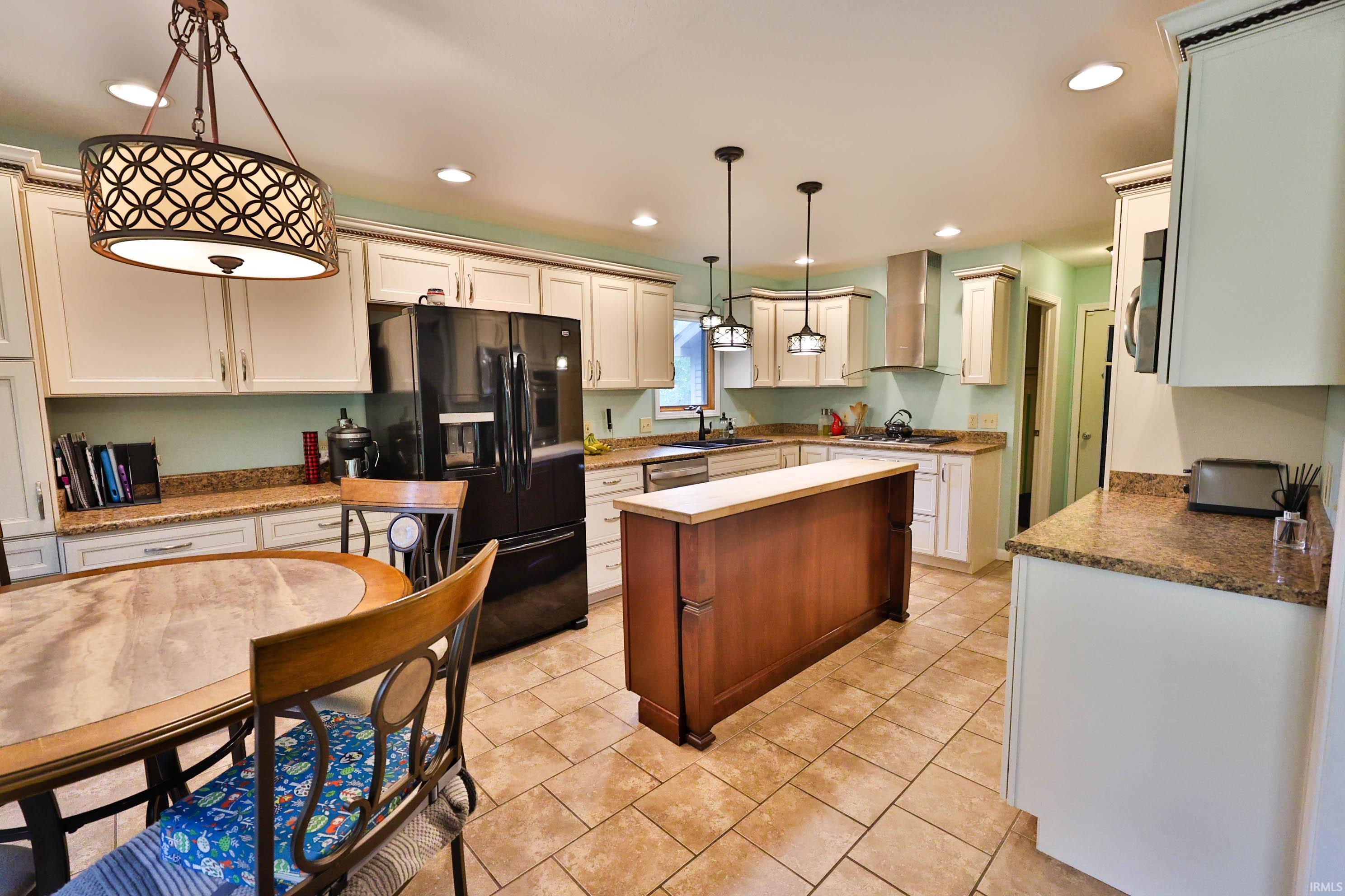 8110 Chapel Hill