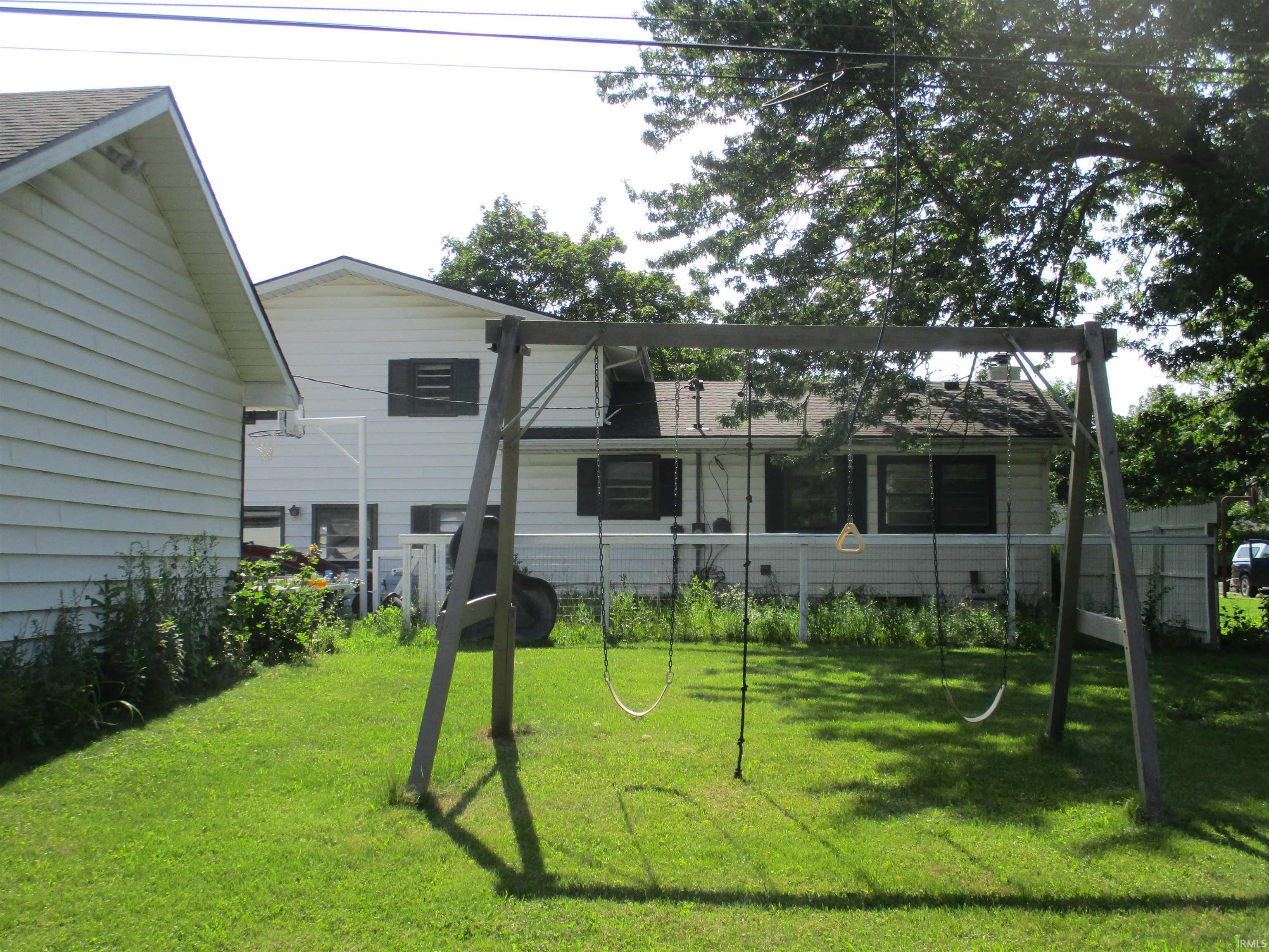 2320 Leesmoor
