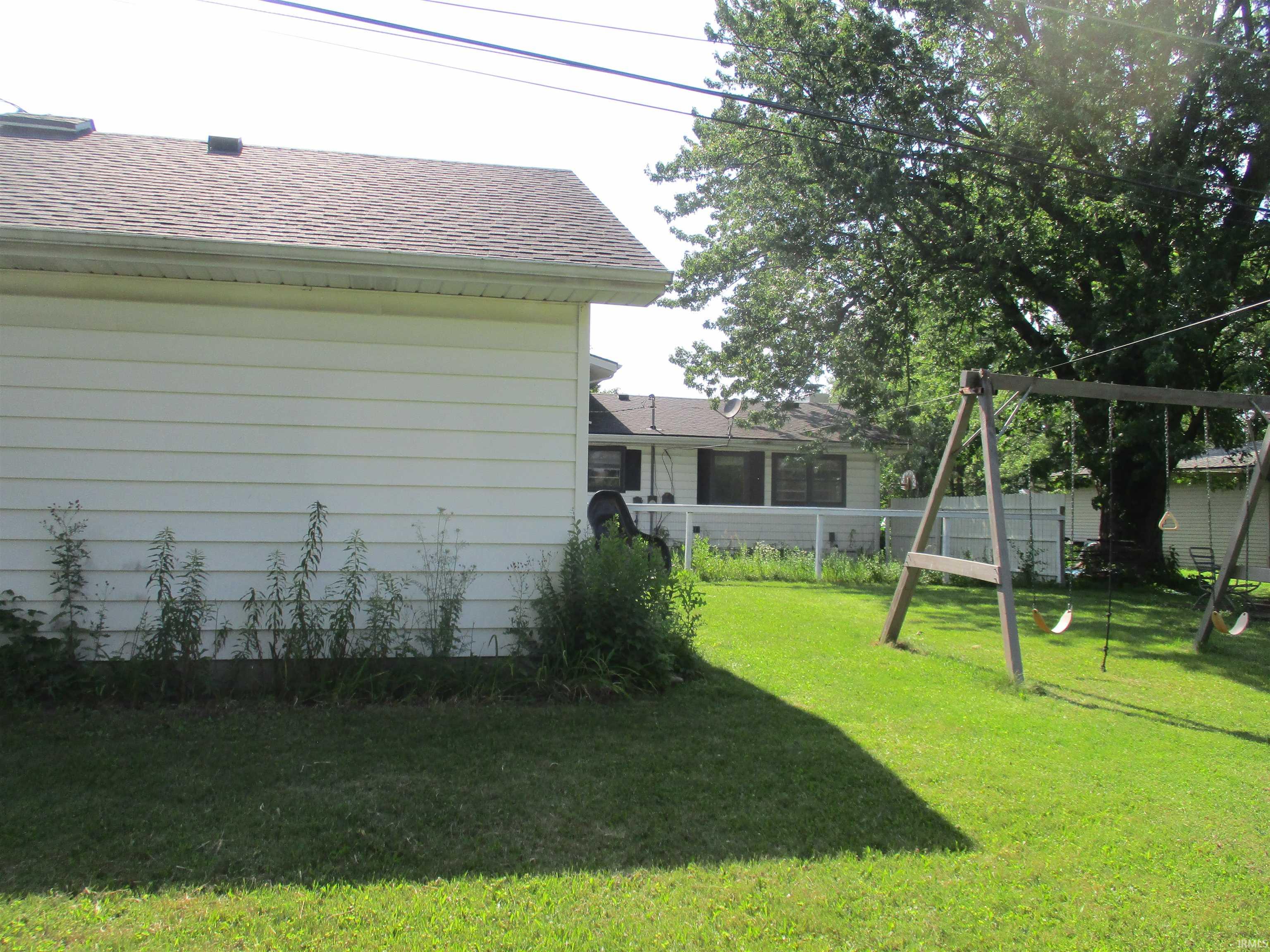 2320 Leesmoor