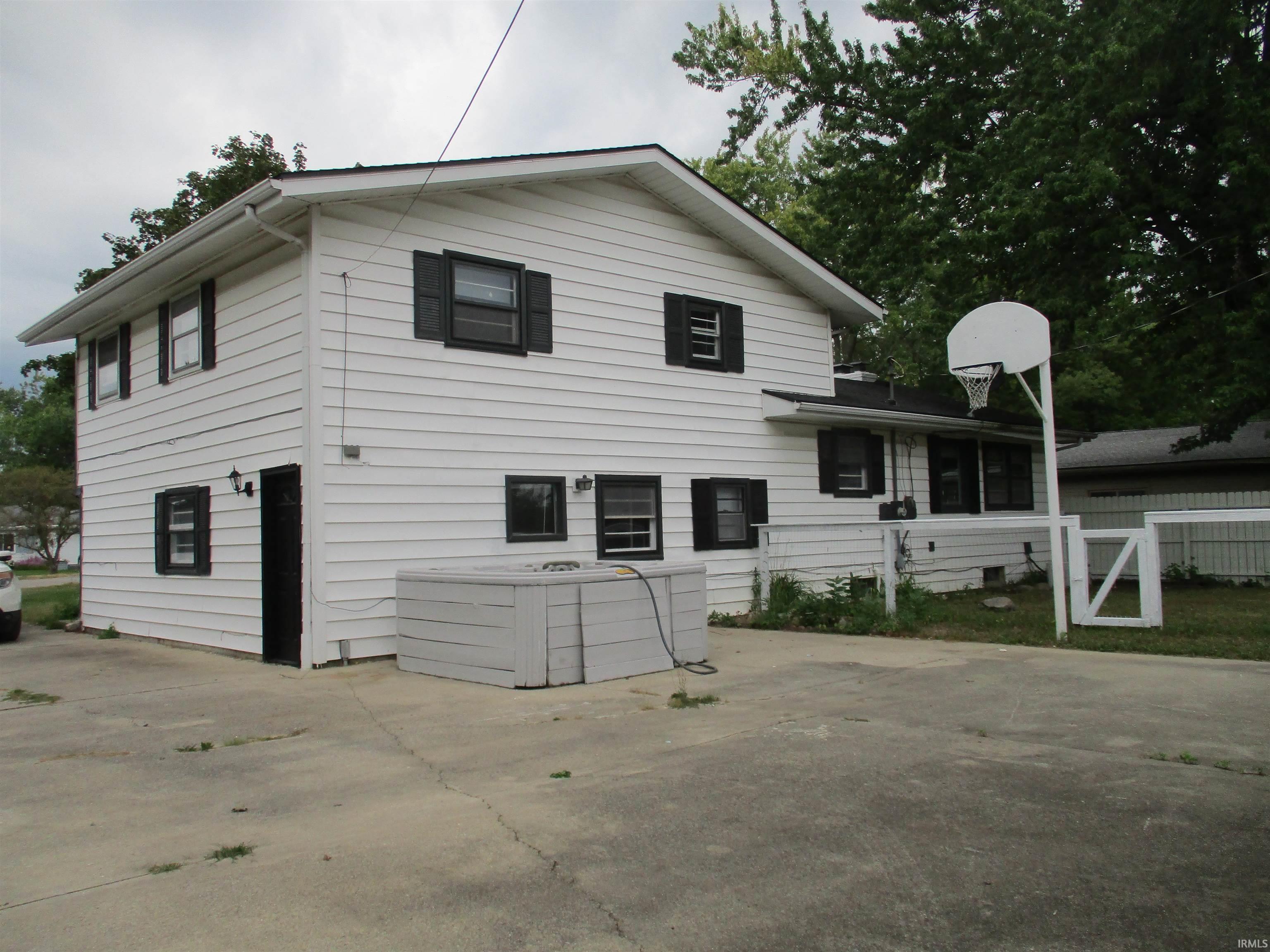2320 Leesmoor