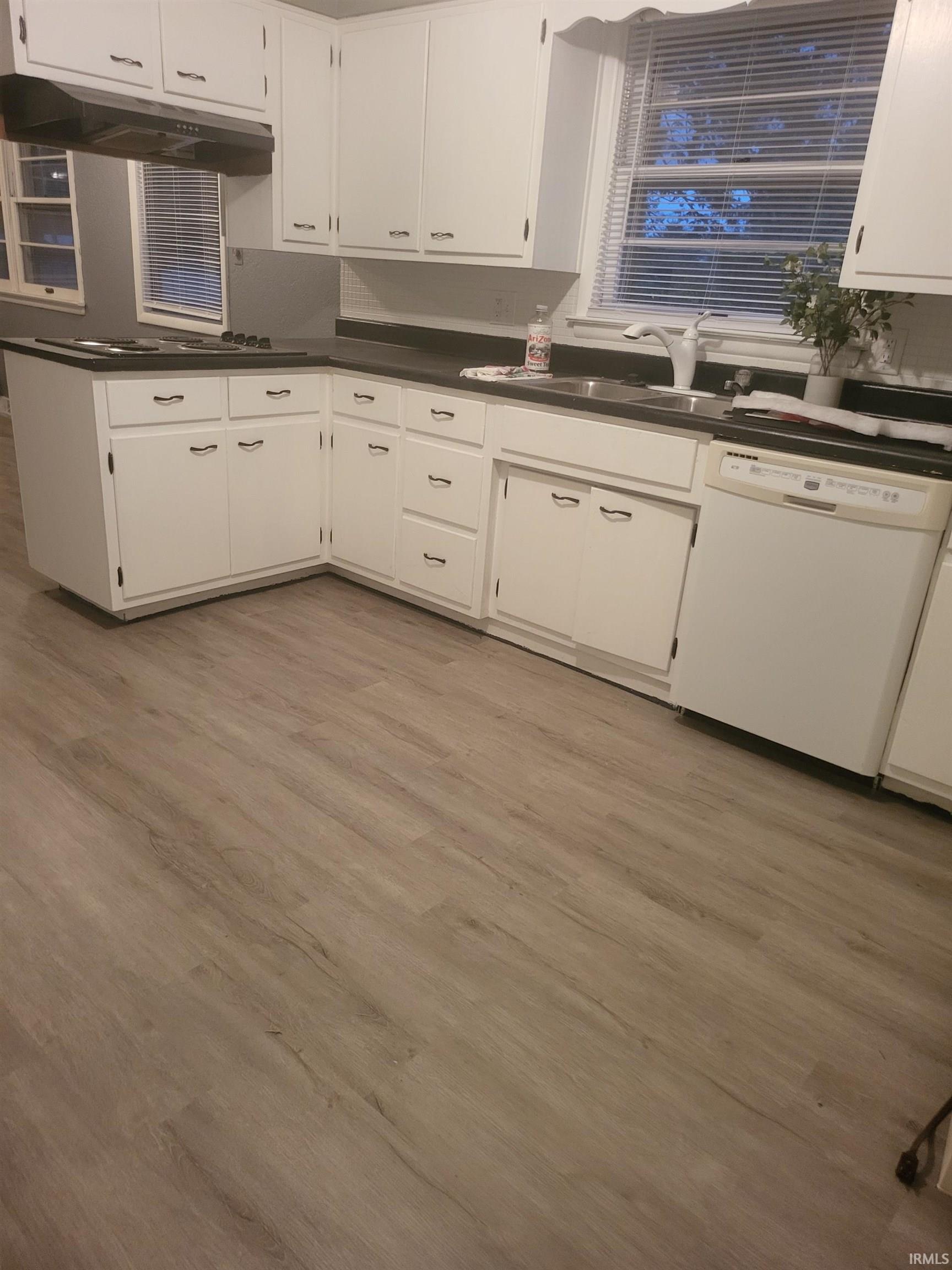 2320 Leesmoor