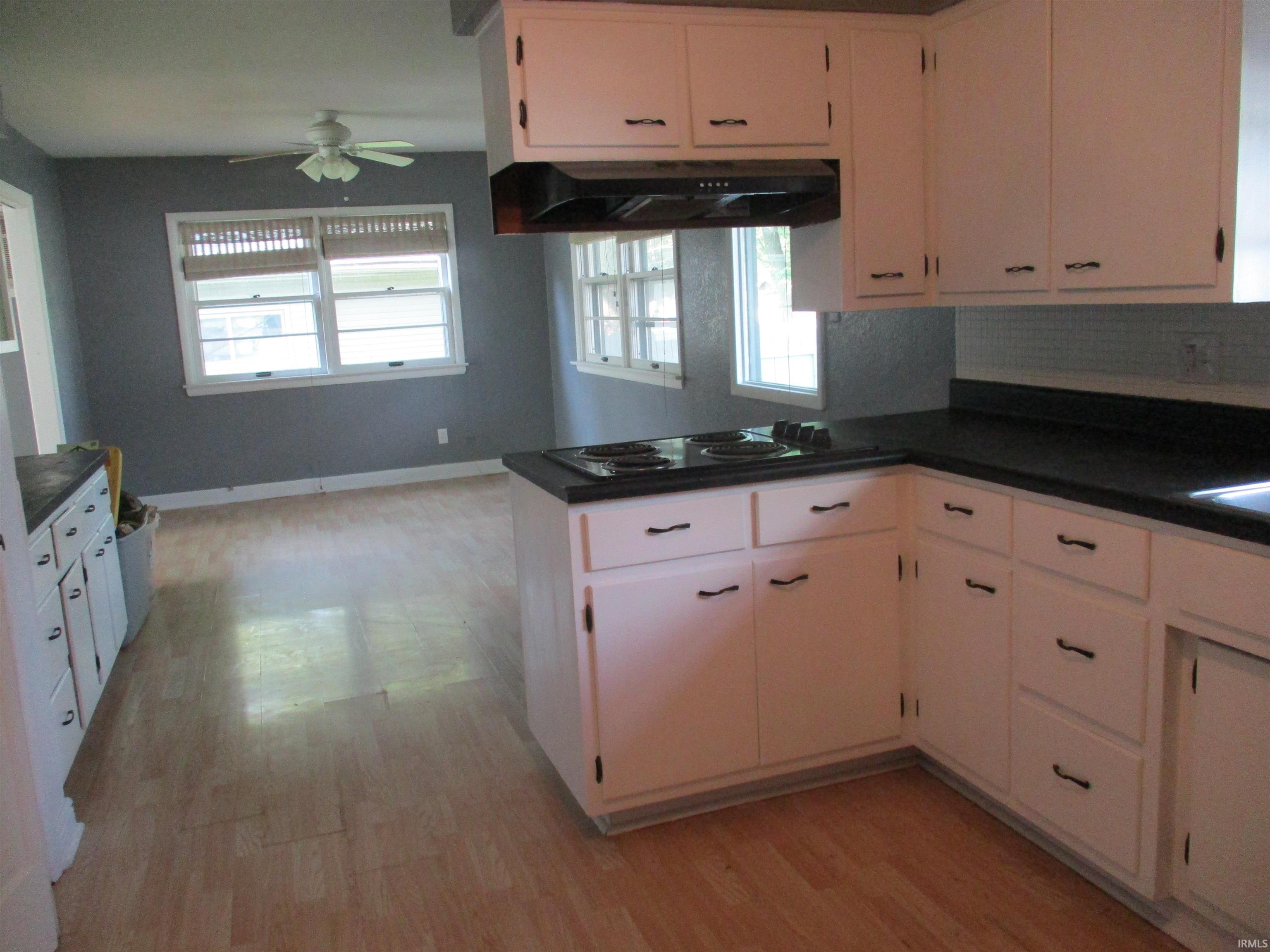 2320 Leesmoor