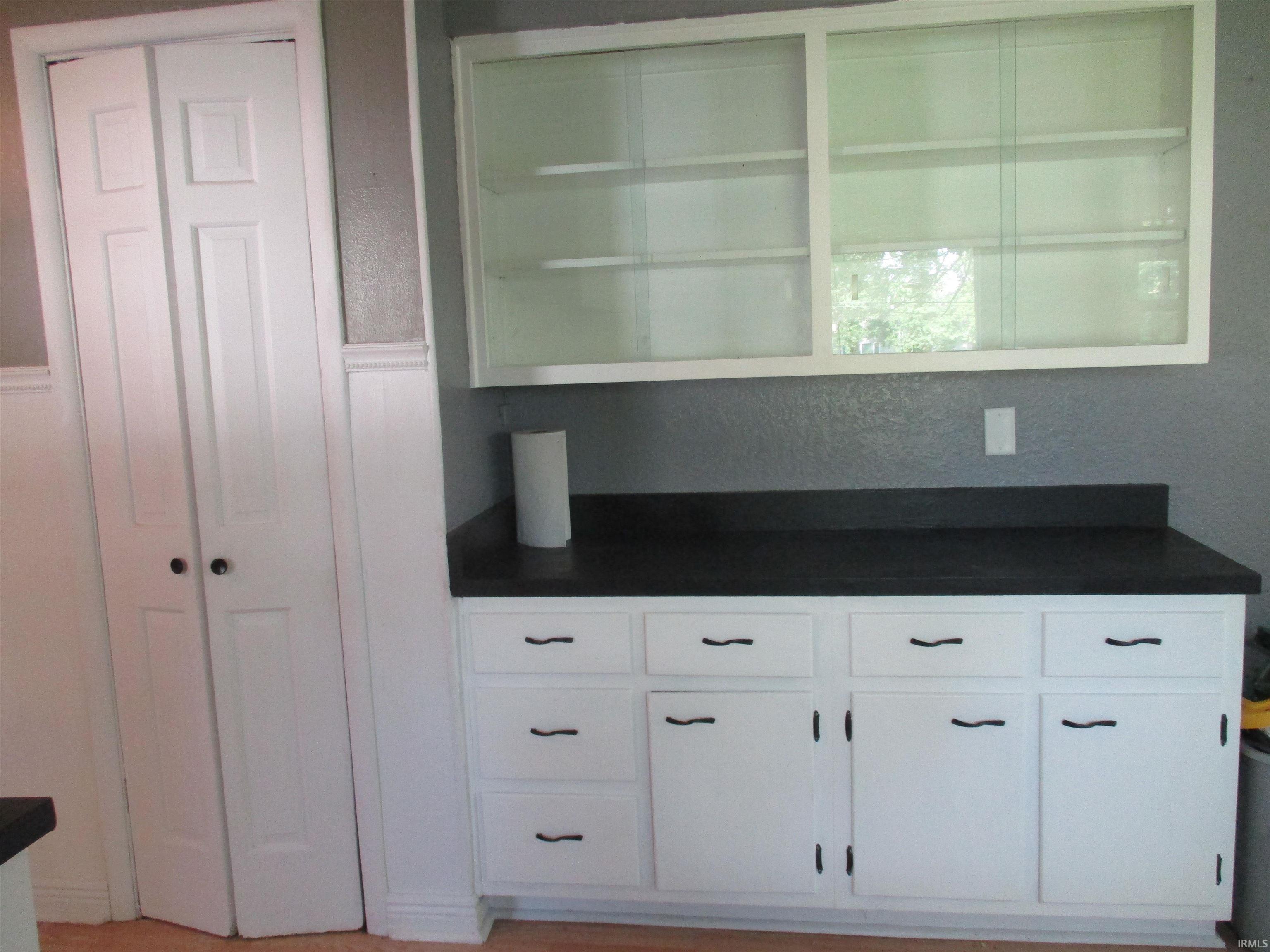 2320 Leesmoor