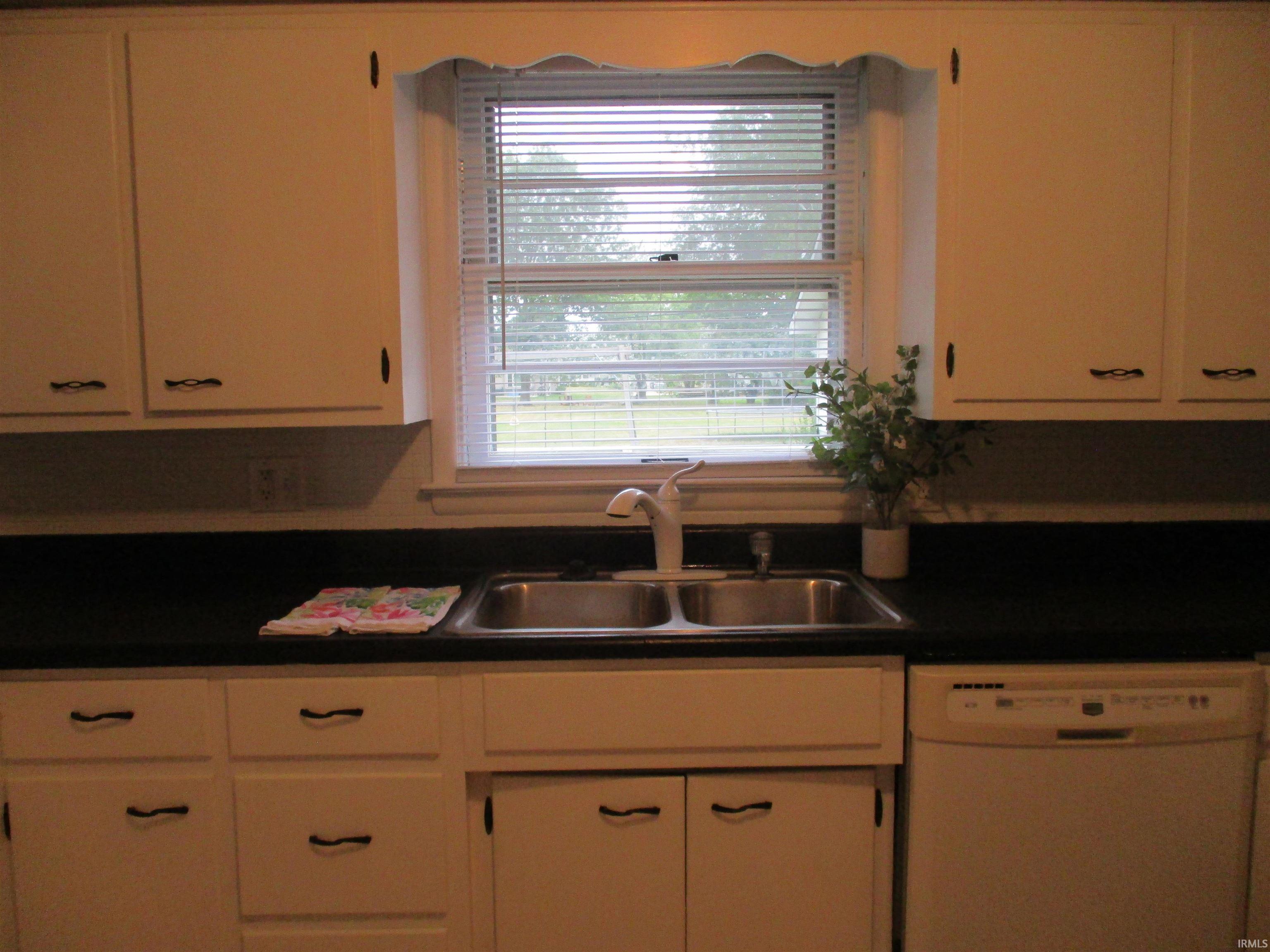 2320 Leesmoor