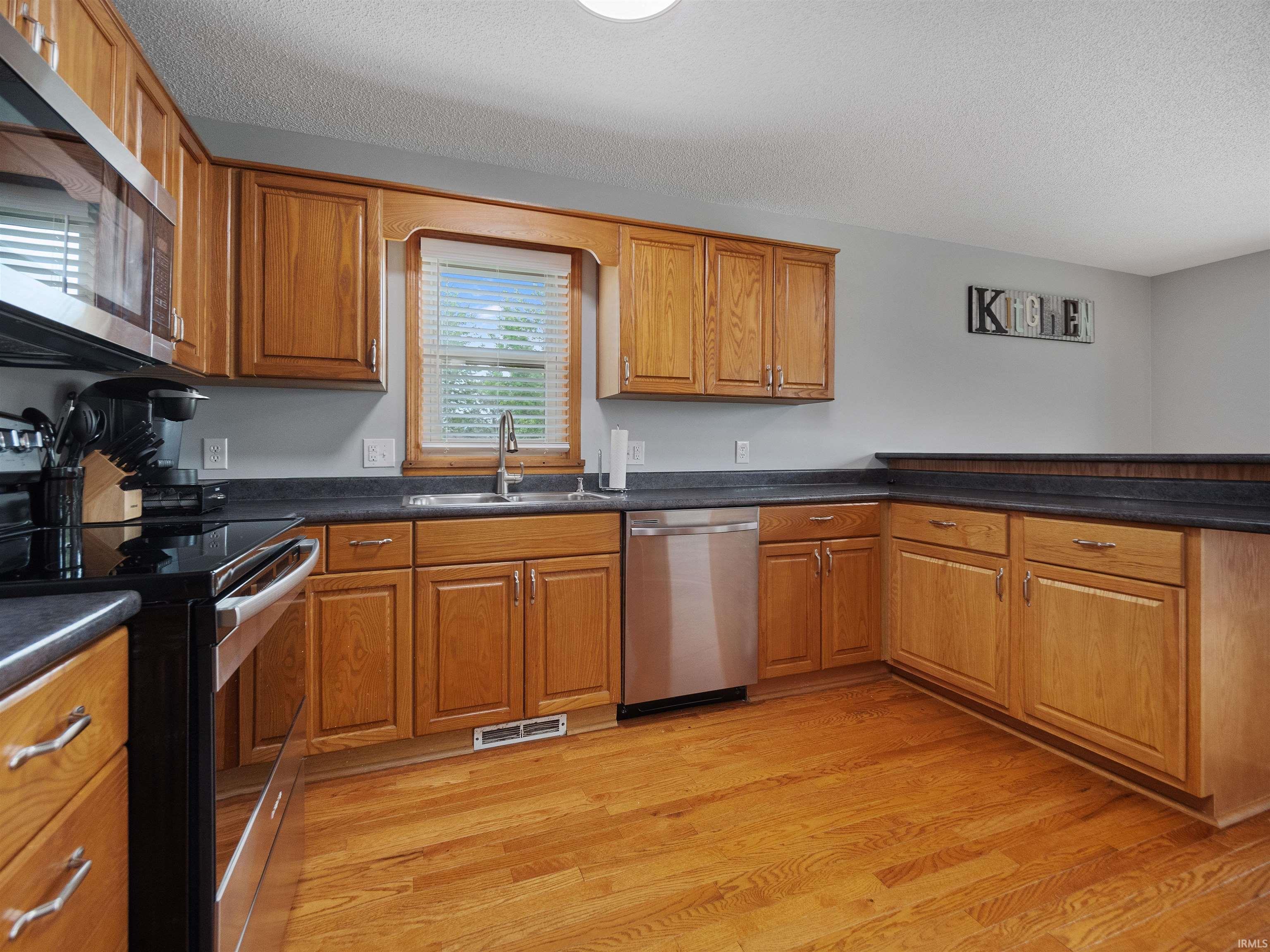 5021 Clovedale