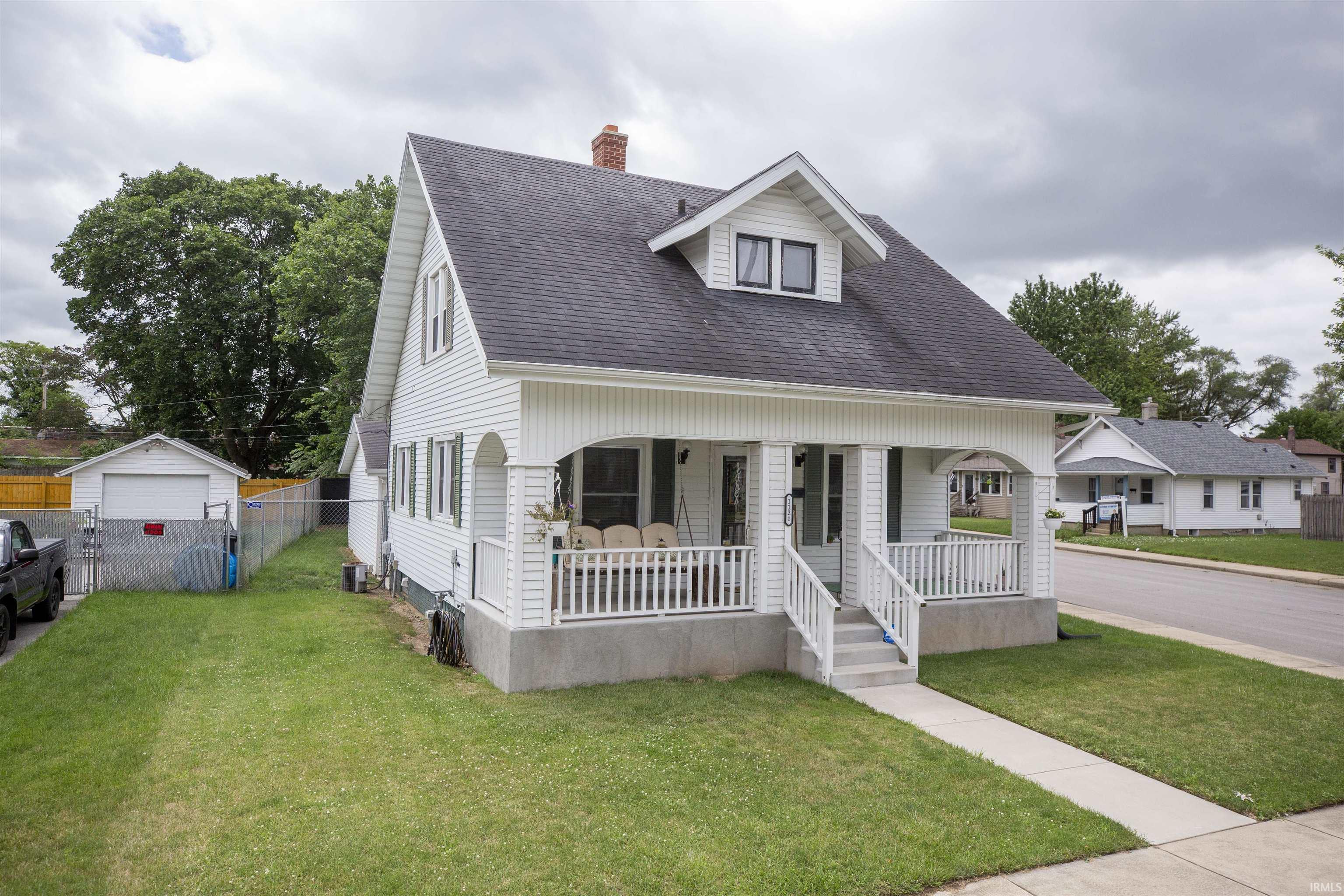 1121 W 4th