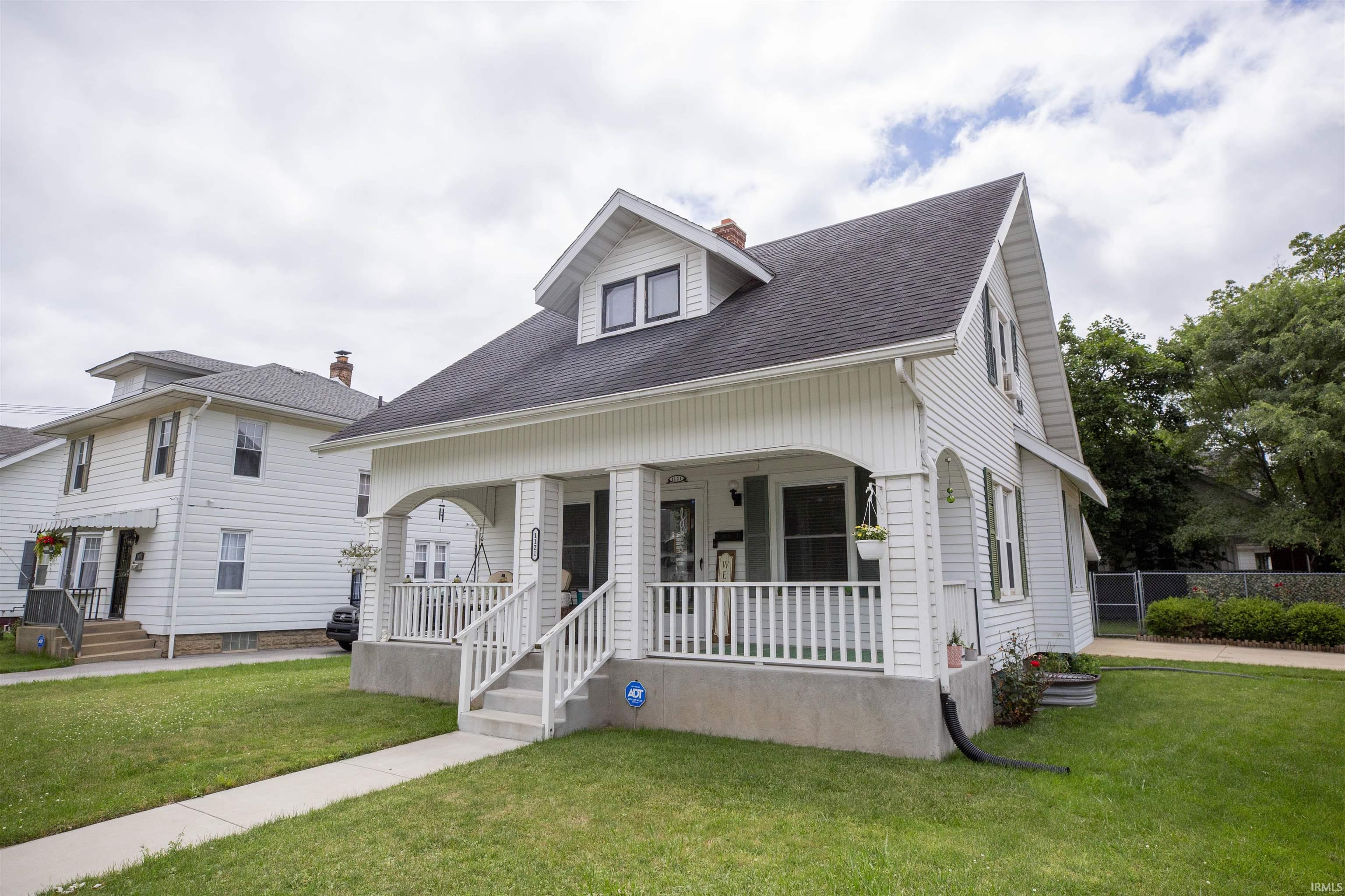 1121 W 4th