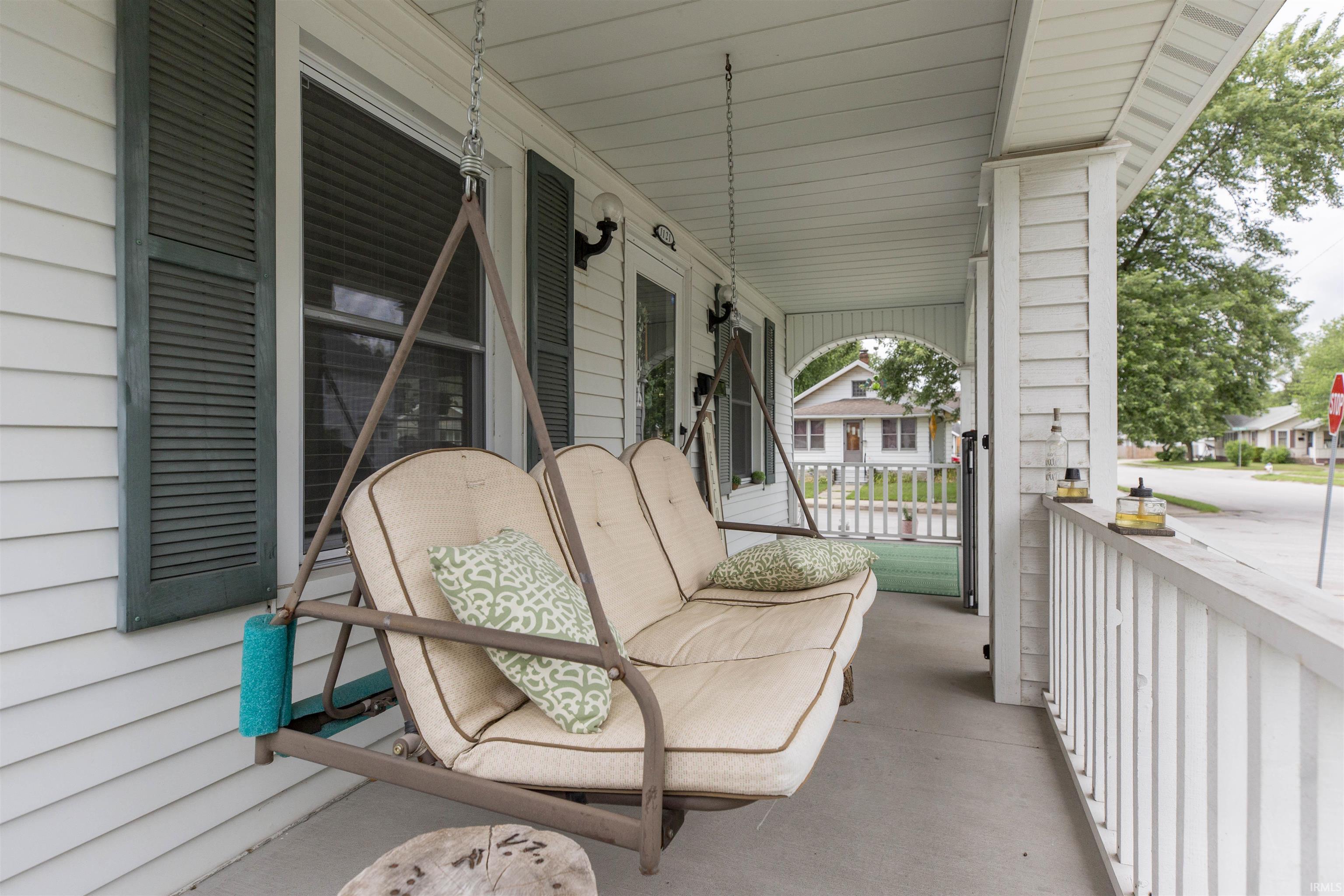 1121 W 4th