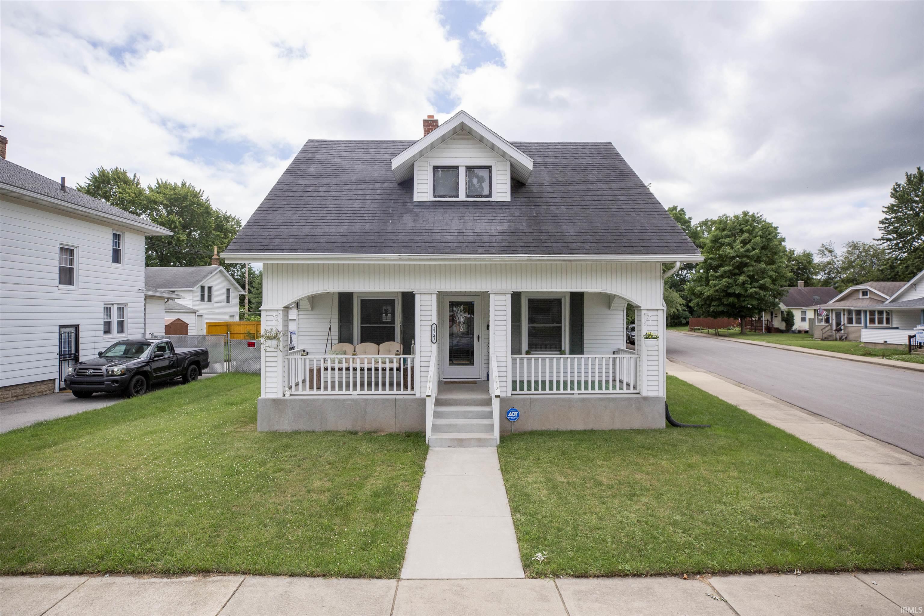 1121 W 4th