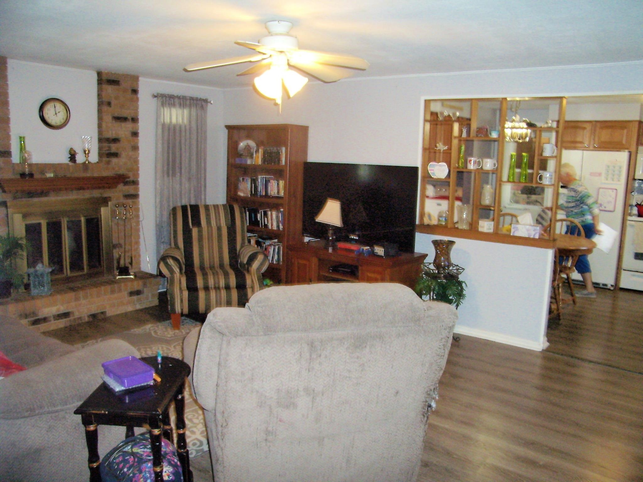 1100 Crestview Dr.