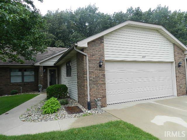 1227 Lakewood Hills