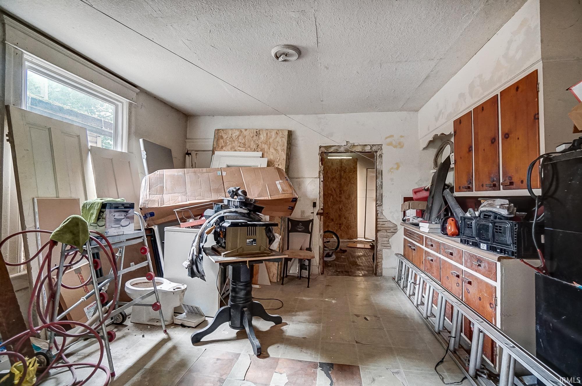 2121 Oakley