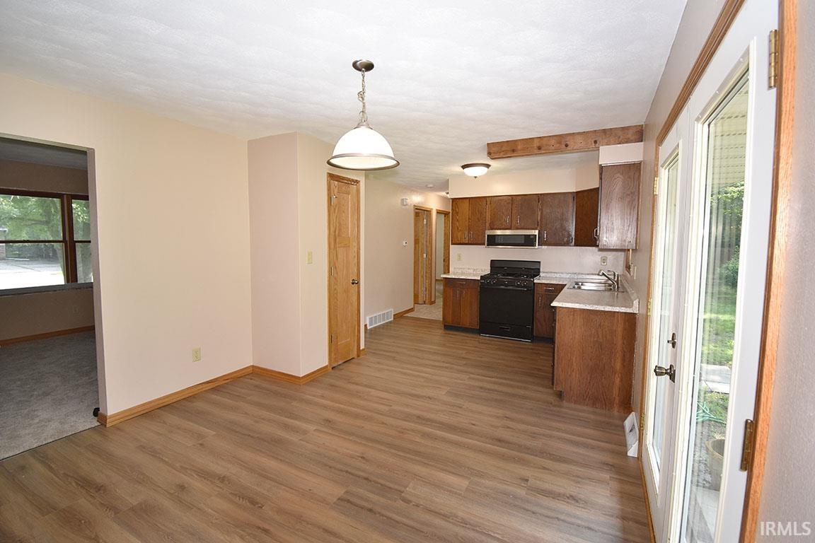 18364 Wee Acres
