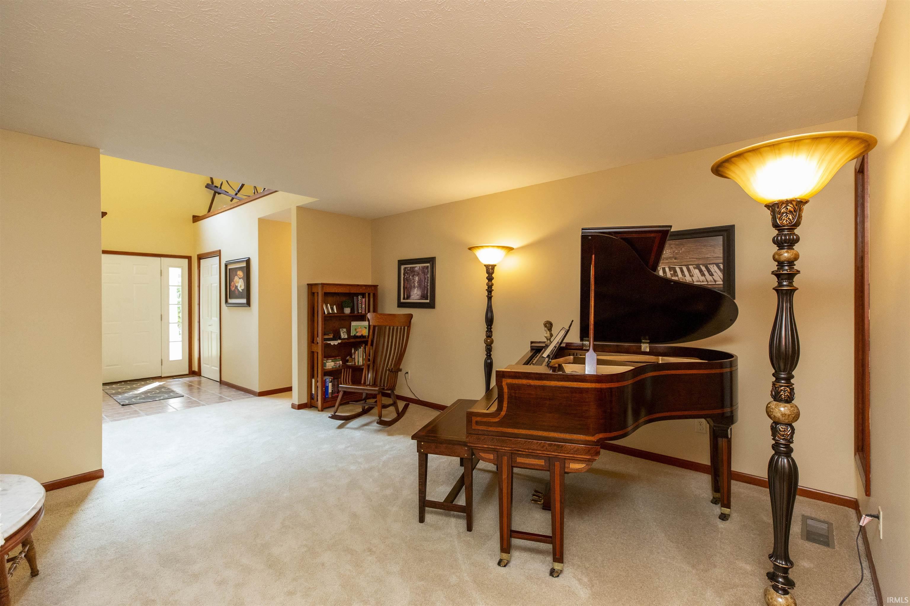 2611 Hillcrest