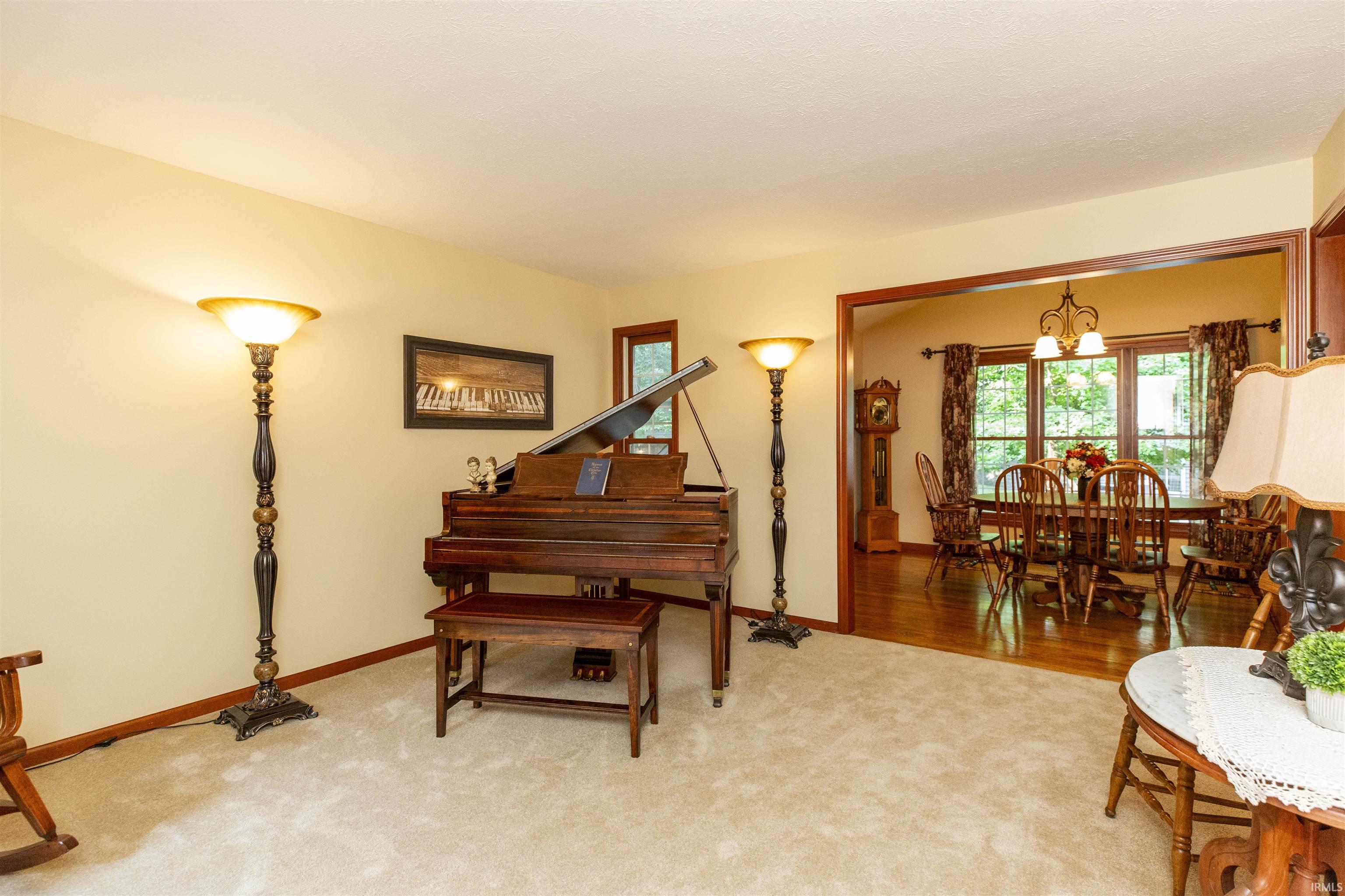 2611 Hillcrest