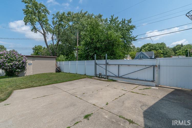 2208 Douglas