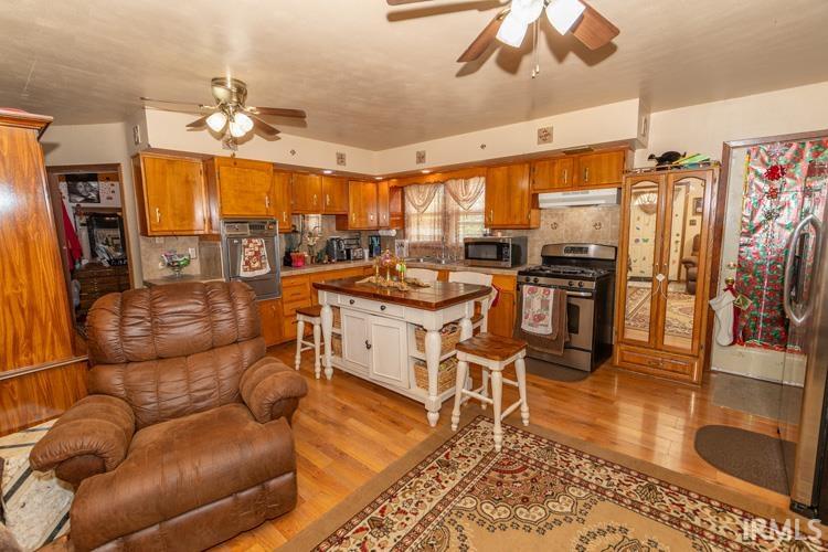 2208 Douglas