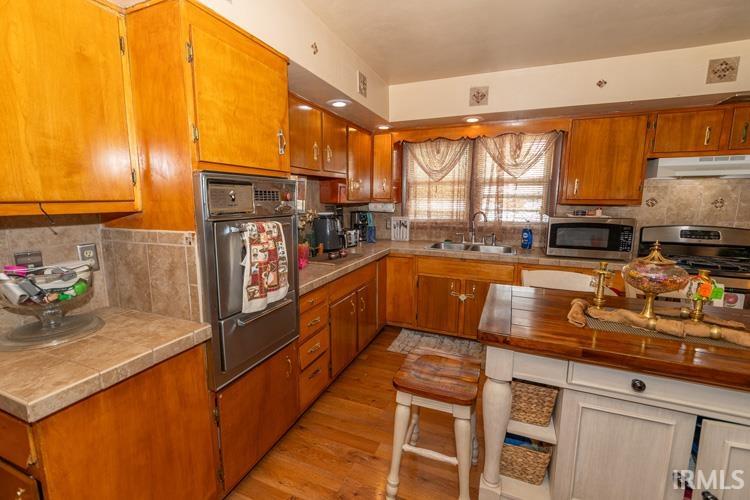 2208 Douglas