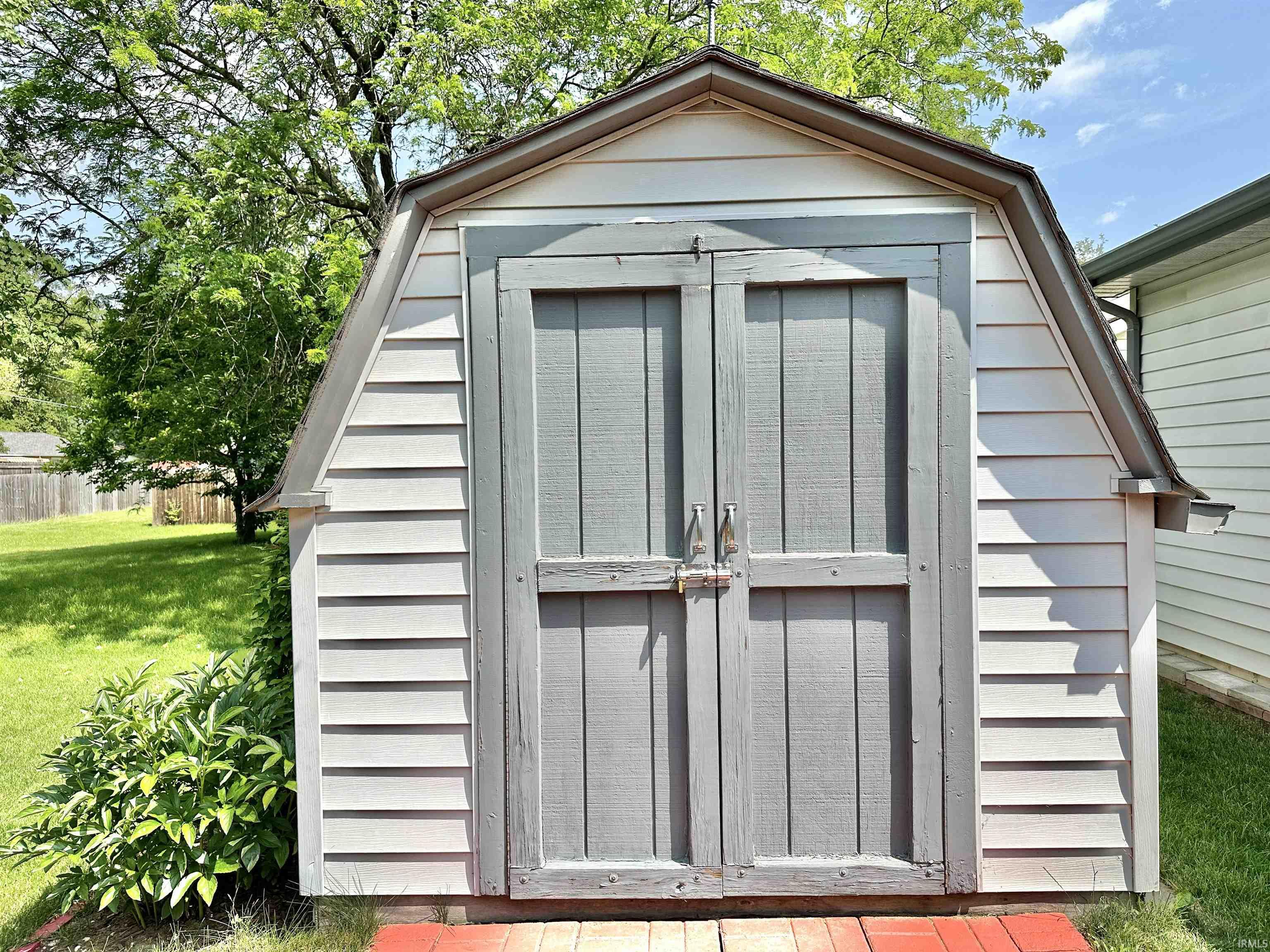 1523 Connaught